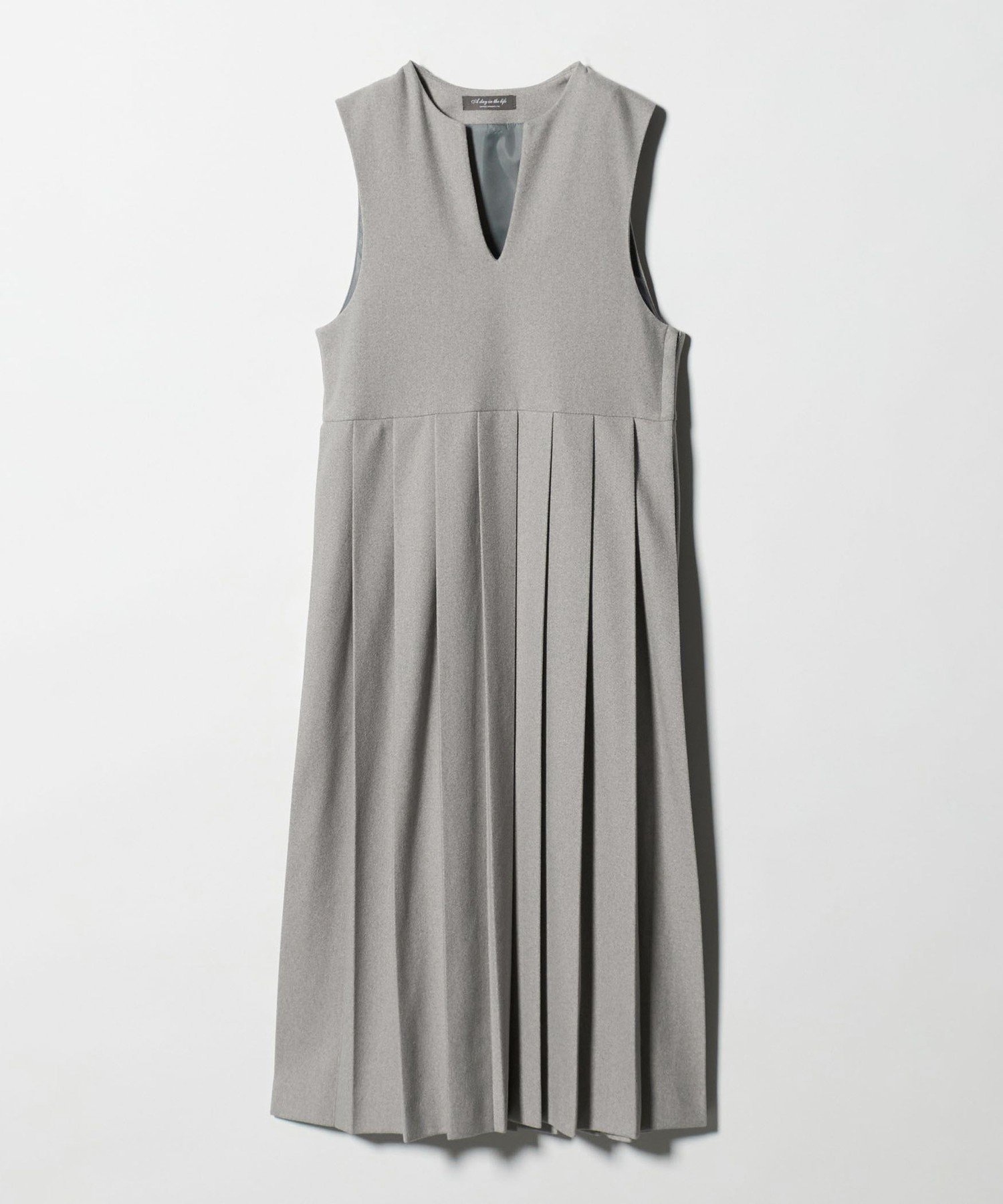 【ユナイテッドアローズ/UNITED ARROWS】のニットメルトン プリーツ キーネック ジャンパースカート A DAY IN THE LIFE インテリア・キッズ・メンズ・レディースファッション・服の通販 founy(ファニー) 　ファッション　Fashion　レディースファッション　Fashion for Women　スカート　Skirts　カットソー　Cut and Sewn Top　コンパクト　Compact, Small Size　スリーブ　Sleeve, Long Sleeve / Short Sleeve　トレンド　Trend, Trending Now　バランス　Balance, Style Balance　プリーツ　Pleats, Pleated　メルトン　Melton, Heavy Wool　アウトレット　Outlet / Clearance　ビジネス 仕事 通勤　Business / Work / Commuting　LT.GRAY|ID: prp329100004794462 ipo3291000000034786794