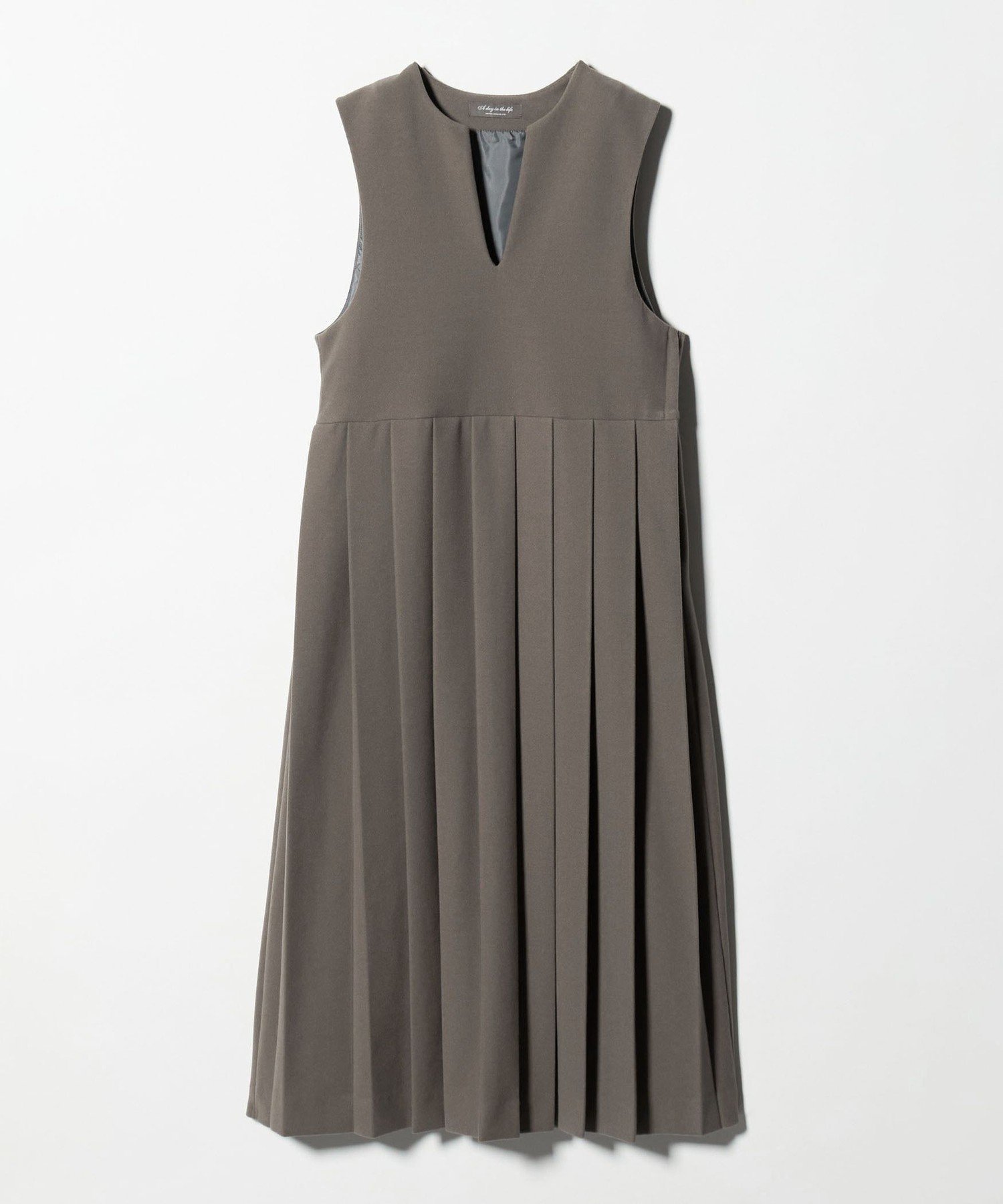 【ユナイテッドアローズ/UNITED ARROWS】のニットメルトン プリーツ キーネック ジャンパースカート A DAY IN THE LIFE インテリア・キッズ・メンズ・レディースファッション・服の通販 founy(ファニー) 　ファッション　Fashion　レディースファッション　Fashion for Women　スカート　Skirts　カットソー　Cut and Sewn Top　コンパクト　Compact, Small Size　スリーブ　Sleeve, Long Sleeve / Short Sleeve　トレンド　Trend, Trending Now　バランス　Balance, Style Balance　プリーツ　Pleats, Pleated　メルトン　Melton, Heavy Wool　アウトレット　Outlet / Clearance　ビジネス 仕事 通勤　Business / Work / Commuting　MOCA|ID: prp329100004794462 ipo3291000000034786796