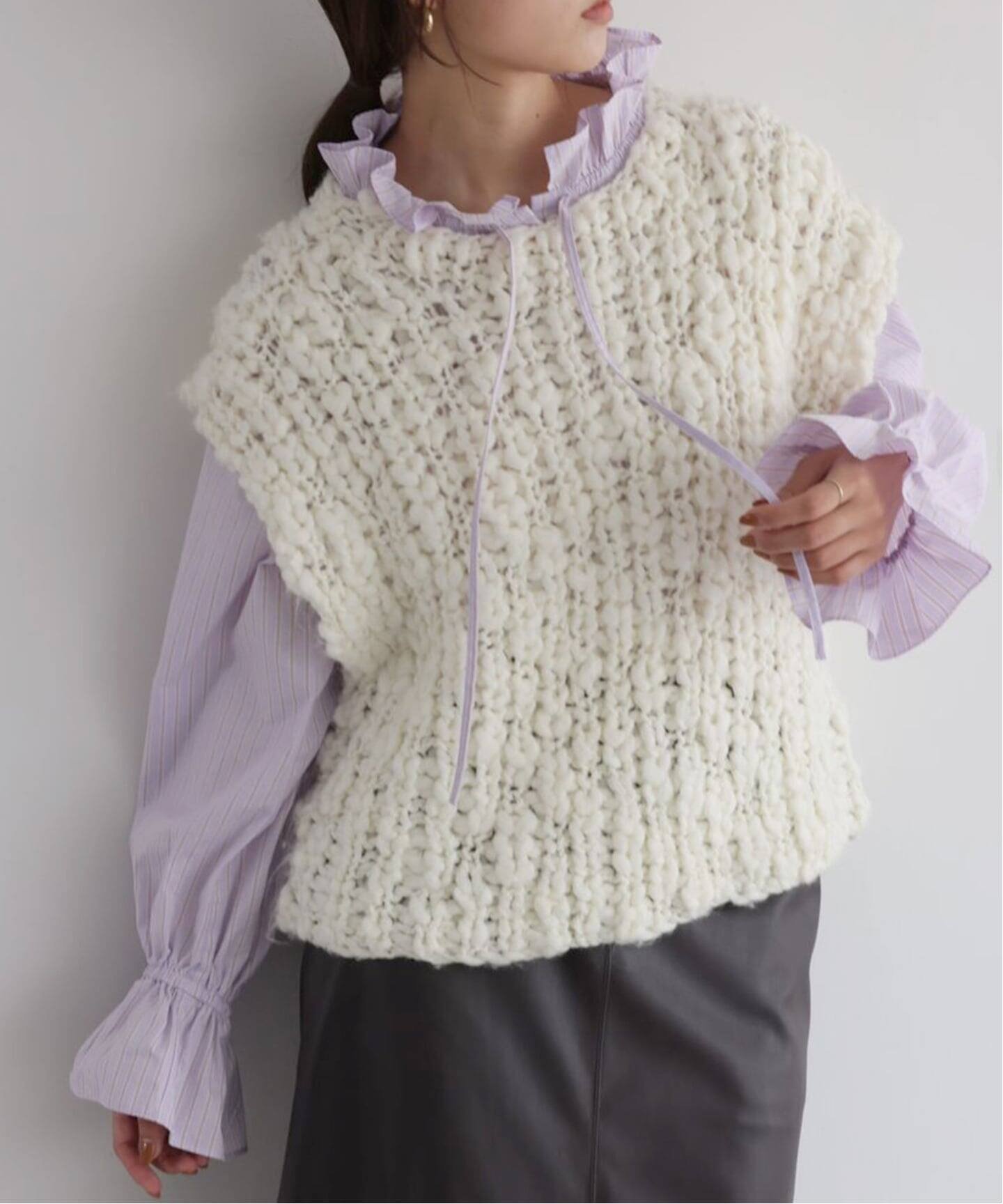 【スローブ イエナ/SLOBE IENA】の《一部WEB・店舗限定カラーあり》タイプライターフリルカラーブラウス インテリア・キッズ・メンズ・レディースファッション・服の通販 founy(ファニー) ファッション Fashion レディースファッション Fashion for Women トップス・カットソー Cut & Sew Tops シャツ・ブラウス・オフィスカジュアル Elegant Blouses & Button-Ups 2025年 2025 2025-2026秋冬・A/W Autumn/Winter 2025–26 AW25–26 インナー Innerwear カーディガン Cardigan, Knitwear スウェット / スエット Sweatshirt, Sweatwear パープル Purple, Violet フリル Frill, Ruffle フロント Front, Front Design リボン Ribbon, Bow パープル B|ID: prp329100004794534 ipo3291000000034787316