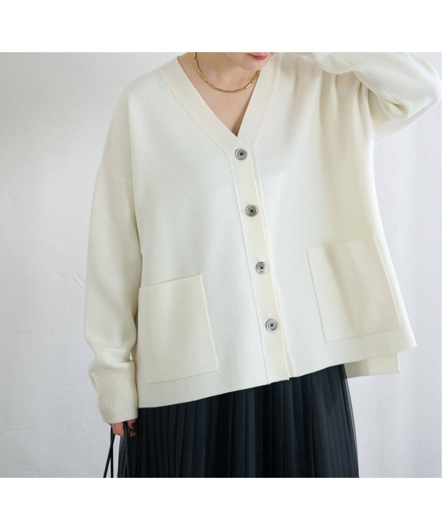 【イエナ/IENA】のスーパーファインスムースVネックミドルカーディガン 人気、トレンドファッション・服の通販 founy(ファニー) ファッション Fashion レディースファッション Fashion for Women トップス・カットソー Cut & Sew Tops カーディガン・羽織り Layered Style Cardigans Vネックトップス V-Neck Tops / V-Cut Neckline Shirts 2025年 2025 2025-2026秋冬・A/W Autumn/Winter 2025–26 AW25–26 カーディガン Cardigan, Knitwear シンプル Simple, Minimal セットアップ Set-Up, Coordinated Outfit デニム Denim, Jeans Material フロント Front, Front Design プリーツ Pleats, Pleated ボトム Bottoms, Lower Wear ポケット Pocket, Pocket Detail リラックス Relax, Relaxed Fit エレガント 上品 Elegant 人気 Popular, Best Seller other-1|ID: prp329100004794545 ipo3291000000034787389