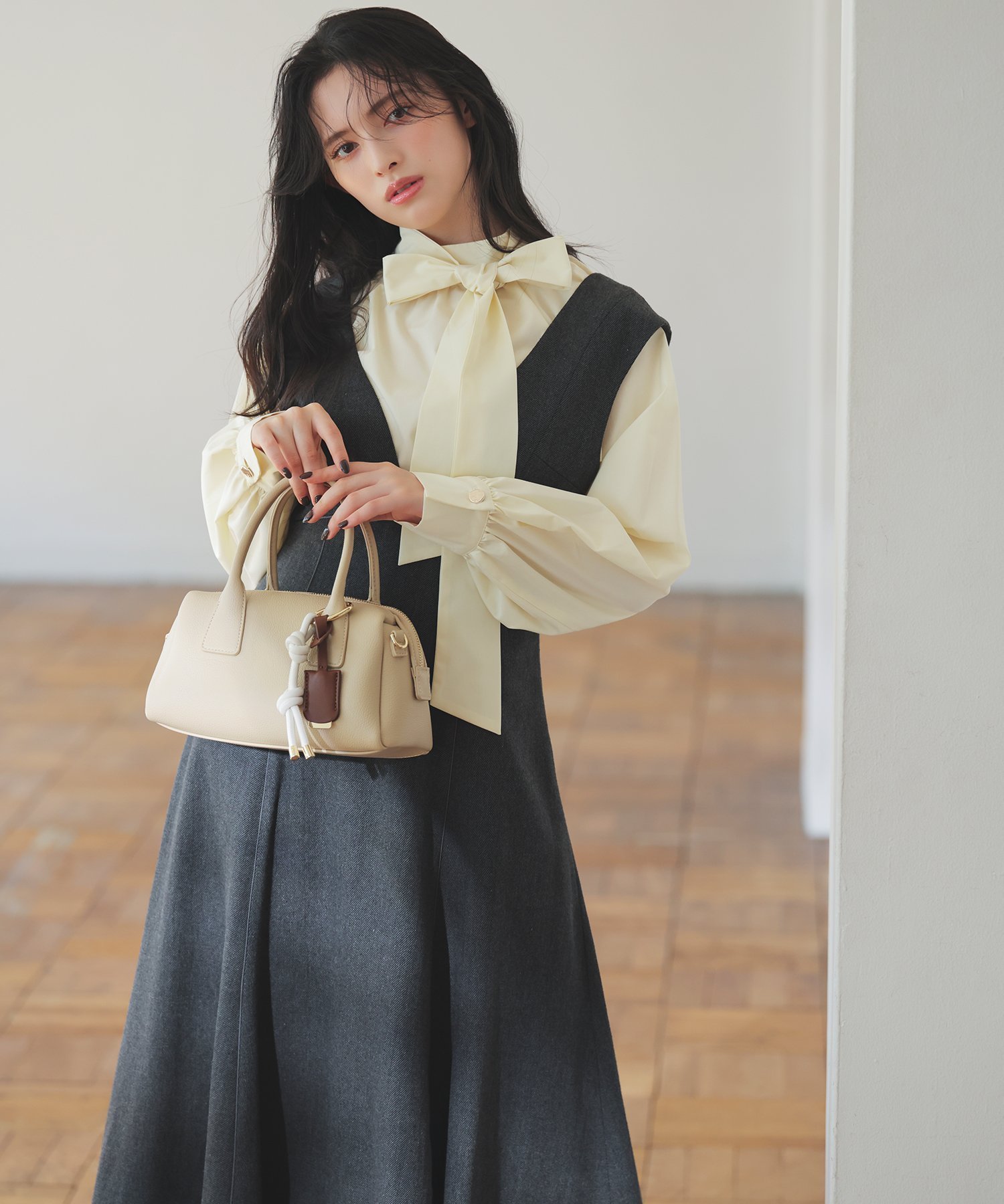 【ナチュラル ビューティー ベーシック/NATURAL BEAUTY BASIC】のニュアンスVネックジャンスカ インテリア・キッズ・メンズ・レディースファッション・服の通販 founy(ファニー) 　ファッション　Fashion　レディースファッション　Fashion for Women　トップス・カットソー　Cut & Sew Tops　Vネックトップス　V-Neck Tops / V-Cut Neckline Shirts　ツイード　Twill, Twill Weave　デコルテ　Décolleté, Neckline　フィット　Fit, Slim Fit　フレア　Flare, Flared　エレガント 上品　Elegant　チャコール1|ID: prp329100004794561 ipo3291000000034831638