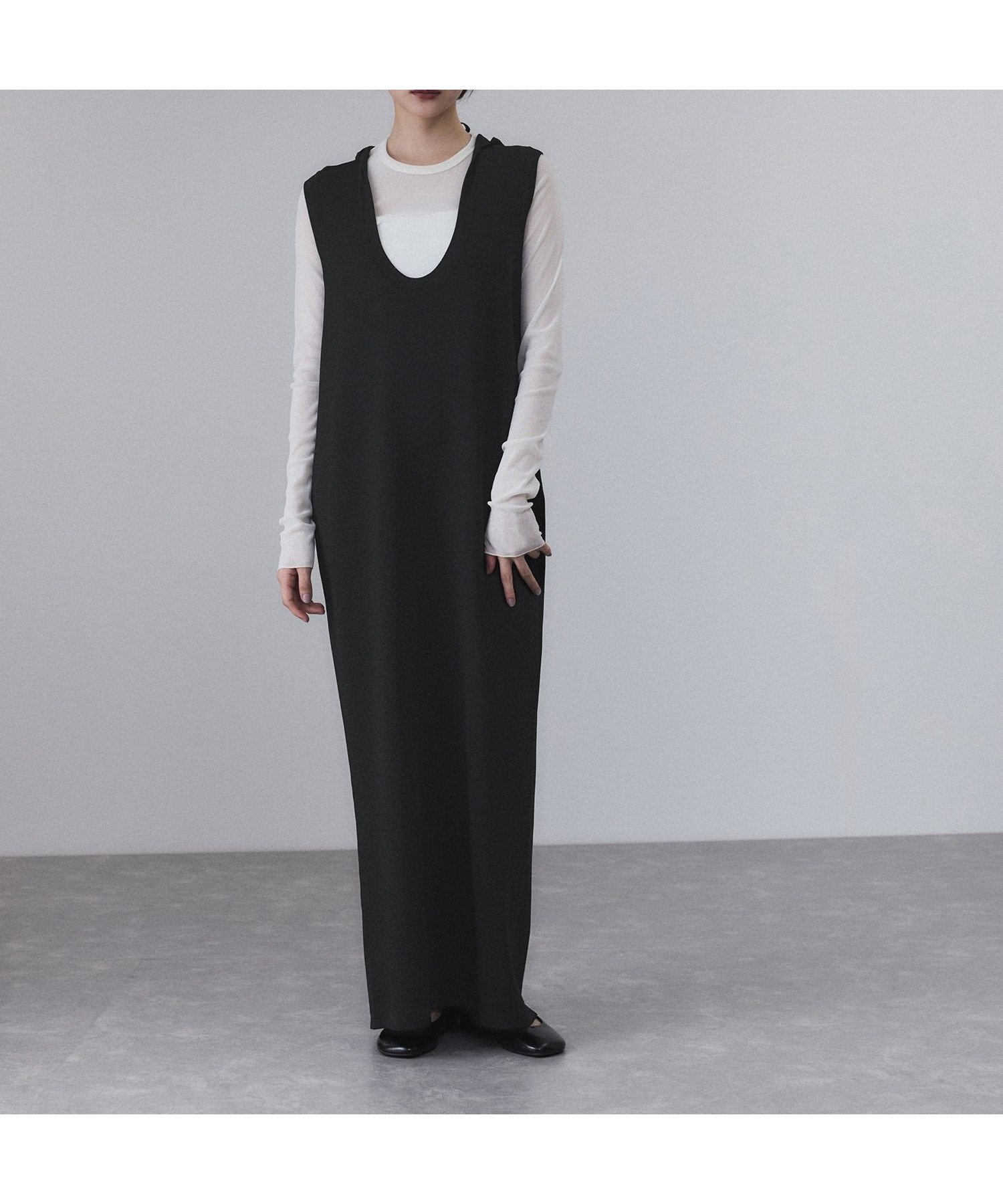 【アダム エ ロペ/ADAM ET ROPE'】の【サステナブル】スクープネックフーディニットワンピース インテリア・キッズ・メンズ・レディースファッション・服の通販 founy(ファニー) 　ファッション　Fashion　レディースファッション　Fashion for Women　ワンピース　Dresses　ニットワンピース　Knit Dresses　インナー　Innerwear　カーディガン　Cardigan, Knitwear　シンプル　Simple, Minimal　ストレート　Straight, Straight Cut　スニーカー　Sneakers, Trainers　バランス　Balance, Style Balance　フィット　Fit, Slim Fit　ポケット　Pocket, Pocket Detail　ミュール　Mule, Backless Shoes　ロング　Long, Long-Length　A/W・秋冬　Autumn/Winter　おすすめ　Recommended / Our Picks　2026年　2026　ブラック(01)|ID: prp329100004794575 ipo3291000000034787591