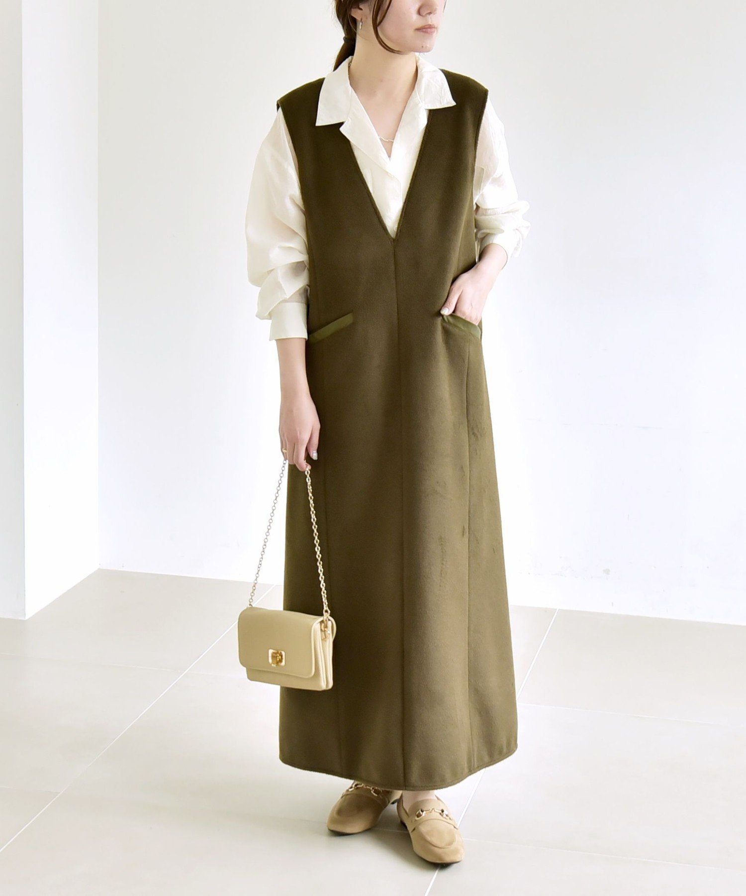 【シップス フォー ウィメン/SHIPS】のquaranciel ジャージー メルトン Vネック ジャンパー スカート インテリア・キッズ・メンズ・レディースファッション・服の通販 founy(ファニー) ファッション Fashion レディースファッション Fashion for Women スカート Skirts スウェット / スエット Sweatshirt, Sweatwear ストレート Straight, Straight Cut スリット Slit, Slit Detail パーカー Hoodie, Parka フレア Flare, Flared フロント Front, Front Design ポケット Pocket, Pocket Detail メルトン Melton, Heavy Wool リブニット Rib Knit, Ribbed Knit ビジネス 仕事 通勤 Business / Work / Commuting 2025年 2025 2025-2026秋冬・A/W Autumn/Winter 2025–26 AW25–26 オリーブ|ID: prp329100004794591 ipo3291000000034787682