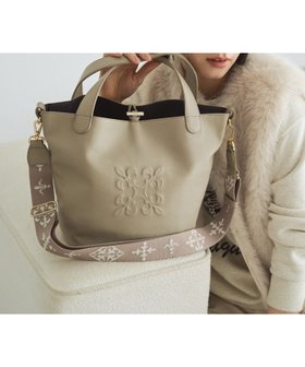 【ラシット/russet】の《WEB限定》エンボスモノグラム2WAYミニトートバッグ 人気、トレンドファッション・服の通販 founy(ファニー) ファッション Fashion レディースファッション Fashion for Women バッグ Bags ショルダー Shoulder, Shoulder Strap シンプル Simple, Minimal 人気 Popular, Best Seller フォルム Silhouette, Form ベーシック Basic, Essential ポケット Pocket, Pocket Detail 日本製 Made In Japan エレガント 上品 Elegant |ID:prp329100004794597