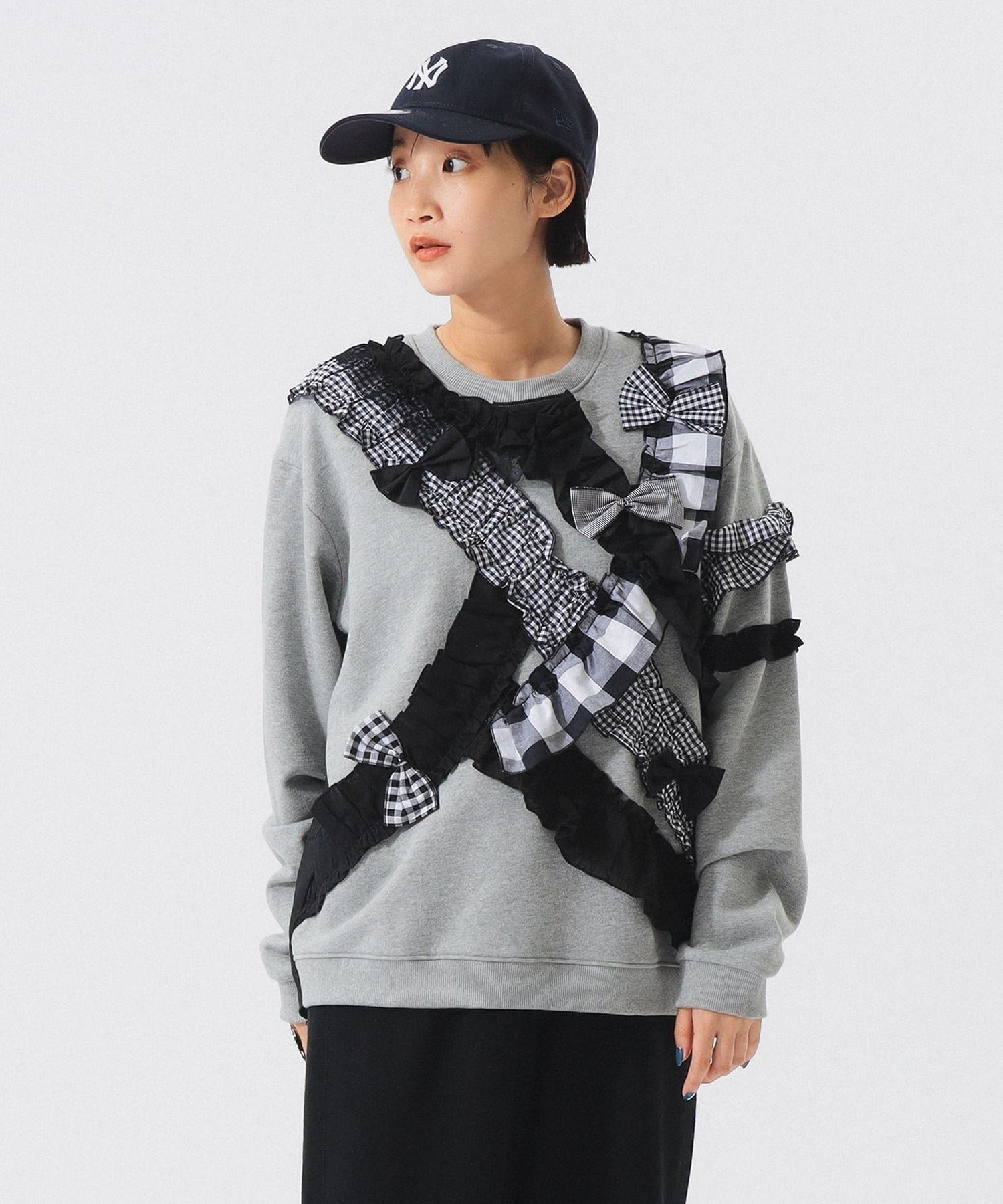 【ビームス ウイメン/BEAMS】の【別注】TORI-TO / リボン スウェット シャツ 25AW インテリア・キッズ・メンズ・レディースファッション・服の通販 founy(ファニー) ファッション Fashion レディースファッション Fashion for Women トップス・カットソー Cut & Sew Tops シャツ・ブラウス・オフィスカジュアル Elegant Blouses & Button-Ups レディースパーカー・カジュアルフーディー Casual Hoodies & Sweatshirts スウェット・クルーネックトップス Sweatshirts & Crewnecks / Relaxed Fit Sweat Tops インナー Innerwear 春 Spring ガーリー Girly, Feminine Style ジャケット Jacket, Outerwear スウェット / スエット Sweatshirt, Sweatwear ダウン Down, Puffer デニム Denim, Jeans Material 人気 Popular, Best Seller ハンド Hand, Handmade パッチワーク Patchwork, Mixed Fabric フェミニン Feminine, Girly フリル Frill, Ruffle プリント Print, Printed Pattern 別注 Limited Edition, Custom Order リボン Ribbon, Bow リラックス Relax, Relaxed Fit ワイド Wide, Wide Fit S/S・春夏 SS, Spring/Summer, Warm Season おすすめ Recommended / Our Picks 日本製 Made In Japan 夏 Summer 2025年 2025 2025-2026秋冬・A/W Autumn/Winter 2025–26 AW25–26 GREY|ID: prp329100004794614 ipo3291000000034787844