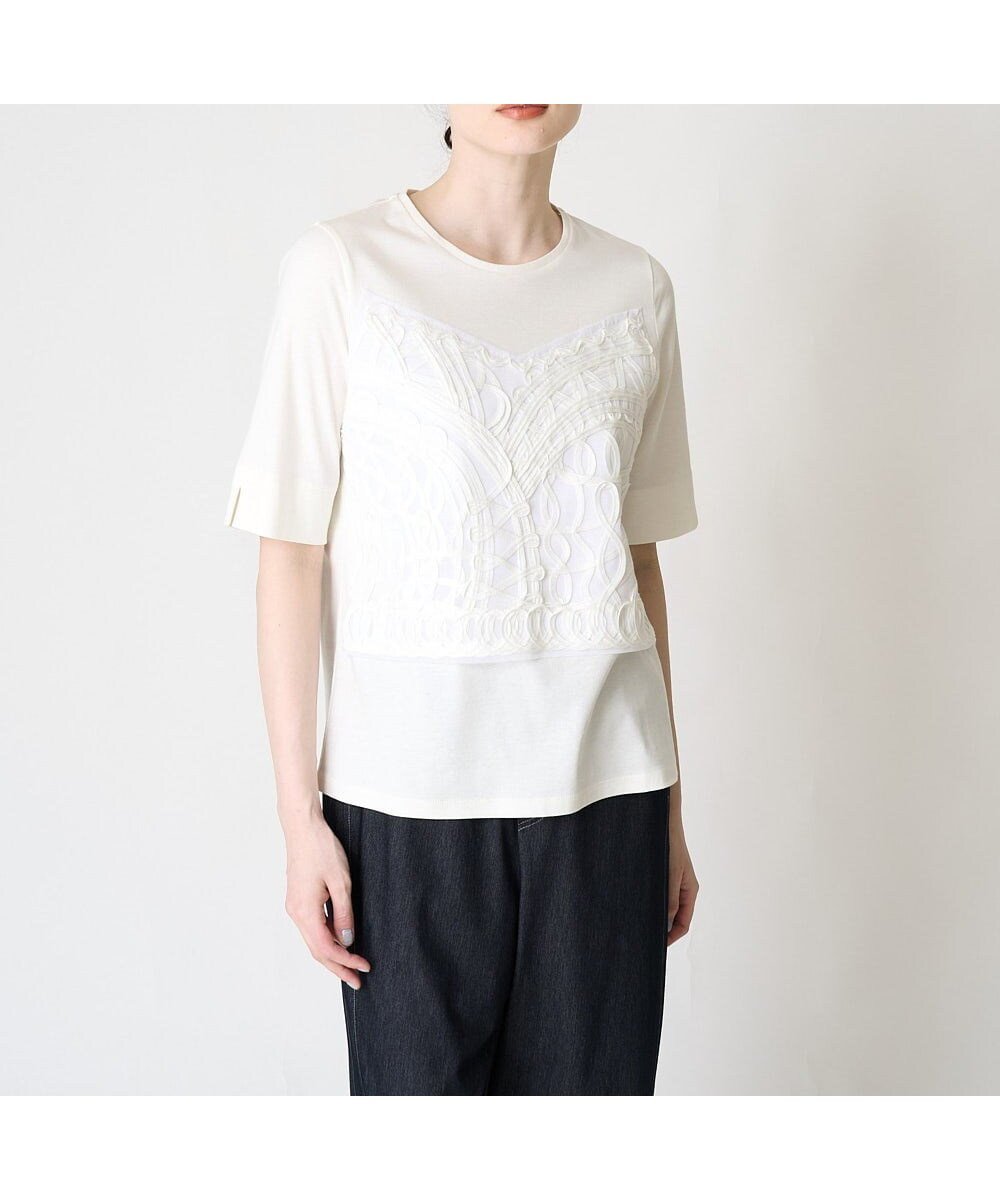 【クリスチャン オジャール/CHRISTIAN AUJARD】のオーガニック刺繍デザインTシャツ インテリア・キッズ・メンズ・レディースファッション・服の通販 founy(ファニー) 　ファッション　Fashion　レディースファッション　Fashion for Women　トップス・カットソー　Cut & Sew Tops　シャツ・ブラウス・オフィスカジュアル　Elegant Blouses & Button-Ups　ロングTシャツ・Tシャツ　Longline T-Shirts & Tees　おすすめ　Recommended / Our Picks　オーガニック　Organic Cotton　スリット　Slit, Slit Detail　チュール　Tulip, Tulip Motif　トレンド　Trend, Trending Now　バランス　Balance, Style Balance　エレガント 上品　Elegant　ホワイト|ID: prp329100004794772 ipo3291000000034789224