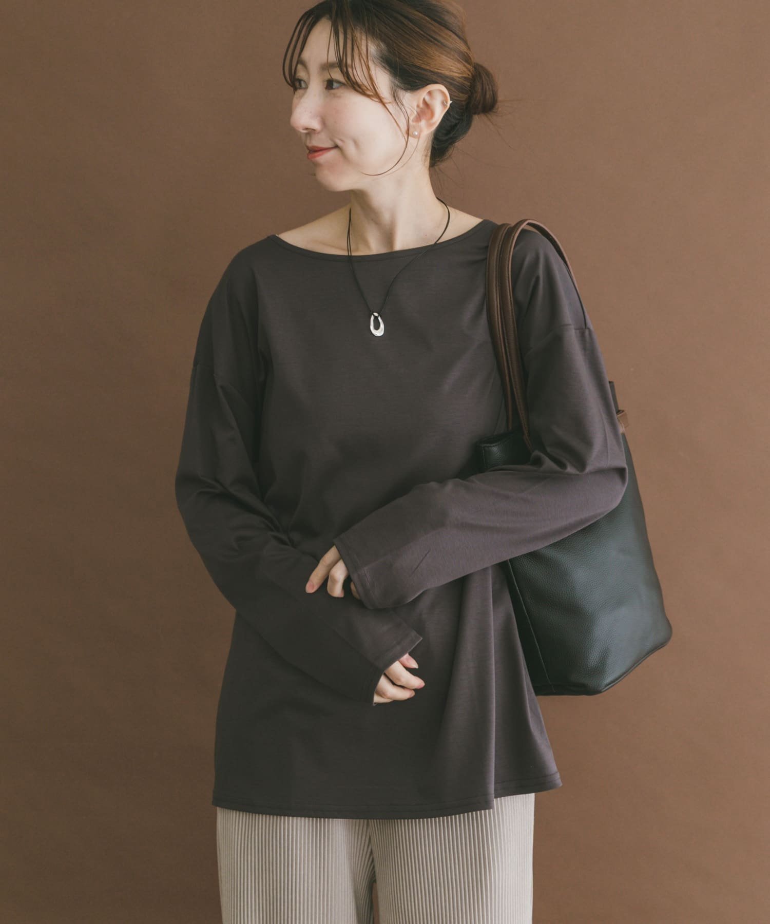 【アイテムズアーバンリサーチ/ITEMS URBAN RESEARCH】のシルケットボートネックロンTシャツ インテリア・キッズ・メンズ・レディースファッション・服の通販 founy(ファニー) 　ファッション　Fashion　レディースファッション　Fashion for Women　トップス・カットソー　Cut & Sew Tops　シャツ・ブラウス・オフィスカジュアル　Elegant Blouses & Button-Ups　ロングTシャツ・Tシャツ　Longline T-Shirts & Tees　2025年　2025　2025-2026秋冬・A/W　Autumn/Winter 2025–26 AW25–26　冬　Winter / This Winter　インナー　Innerwear　カットソー　Cut and Sewn Top　シルケット　Silket, Silky Cotton　A/W・秋冬　Autumn/Winter　チャコールグレー|ID: prp329100004794870 ipo3291000000034789829