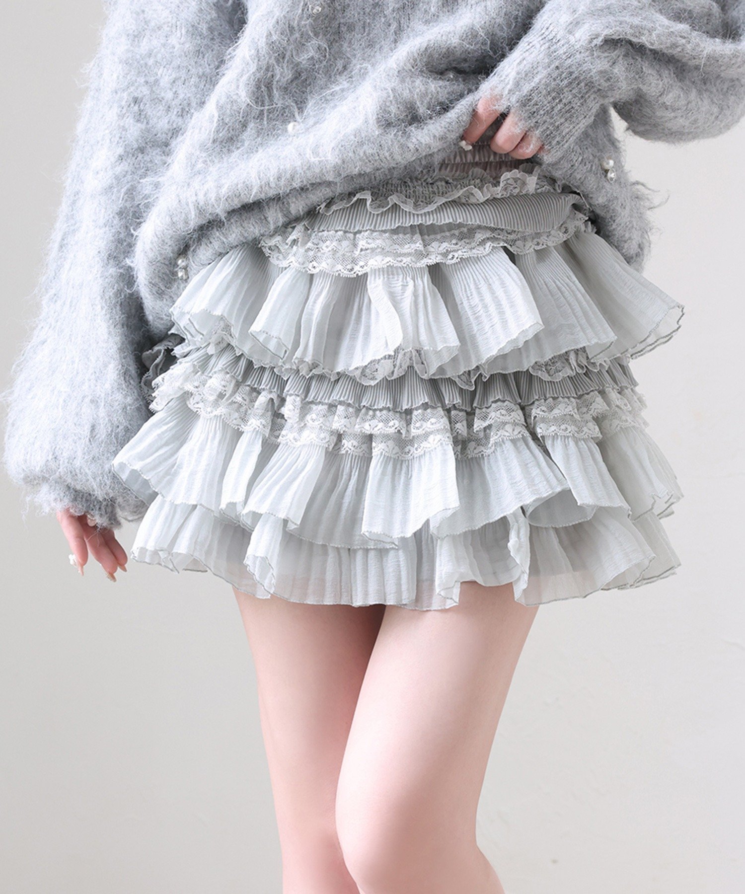 【ナイスクラップ/NICE CLAUP】のフリルミニスカート インテリア・キッズ・メンズ・レディースファッション・服の通販 founy(ファニー) 　ファッション　Fashion　レディースファッション　Fashion for Women　スカート　Skirts　ミニスカート　Mini Skirts　2025年　2025　2025-2026秋冬・A/W　Autumn/Winter 2025–26 AW25–26　冬　Winter / This Winter　おすすめ　Recommended / Our Picks　ガーリー　Girly, Feminine Style　ショート　Short, Short Length　ジャケット　Jacket, Outerwear　バランス　Balance, Style Balance　フェミニン　Feminine, Girly　フリル　Frill, Ruffle　ミニスカート　Mini Skirt, Short Skirt　ロング　Long, Long-Length　A/W・秋冬　Autumn/Winter　グレー|ID: prp329100004795047 ipo3291000000034947895