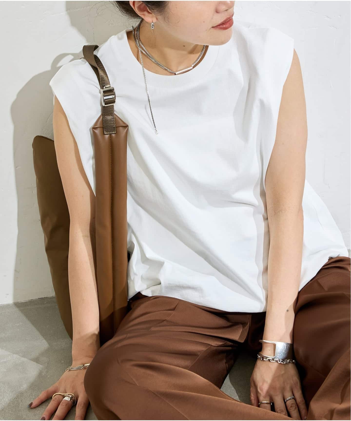 【ジャーナルスタンダード/JOURNAL STANDARD】の《追加》シャーリングノースリーブTシャツ インテリア・キッズ・メンズ・レディースファッション・服の通販 founy(ファニー) ファッション Fashion レディースファッション Fashion for Women トップス・カットソー Cut & Sew Tops キャミソール&ノースリーブ Camisoles & Sleeveless Tops シャツ・ブラウス・オフィスカジュアル Elegant Blouses & Button-Ups ロングTシャツ・Tシャツ Longline T-Shirts & Tees 2025年 2025 2025春夏・S/S Spring/Summer 2025 SS25 シャーリング Shirring, Ruched シンプル Simple, Minimal トレンド Trend, Trending Now ドローコード Drawcord, Drawstring Cord ノースリーブ Sleeveless, No-Sleeve ホワイト|ID: prp329100004795064 ipo3291000000034790877