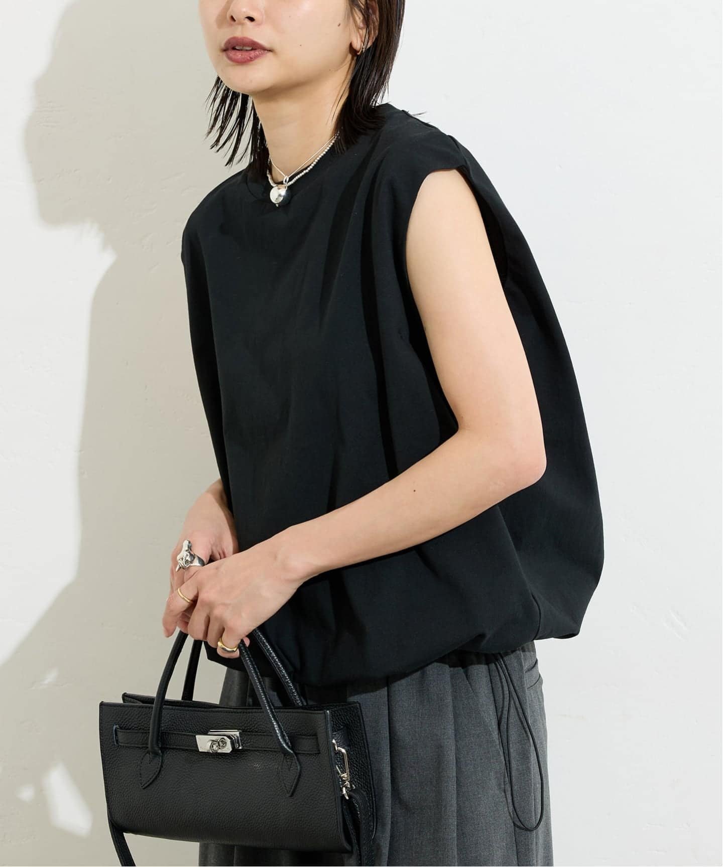 【ジャーナルスタンダード/JOURNAL STANDARD】の《追加2》シャーリングノースリーブTシャツ 人気、トレンドファッション・服の通販 founy(ファニー) ファッション Fashion レディースファッション Fashion for Women トップス・カットソー Cut & Sew Tops キャミソール&ノースリーブ Camisoles & Sleeveless Tops シャツ・ブラウス・オフィスカジュアル Elegant Blouses & Button-Ups ロングTシャツ・Tシャツ Longline T-Shirts & Tees 2025年 2025 2025-2026秋冬・A/W Autumn/Winter 2025–26 AW25–26 シャーリング Shirring, Ruched シンプル Simple, Minimal トレンド Trend, Trending Now ドローコード Drawcord, Drawstring Cord ノースリーブ Sleeveless, No-Sleeve other-1|ID: prp329100004795067 ipo3291000000034790884