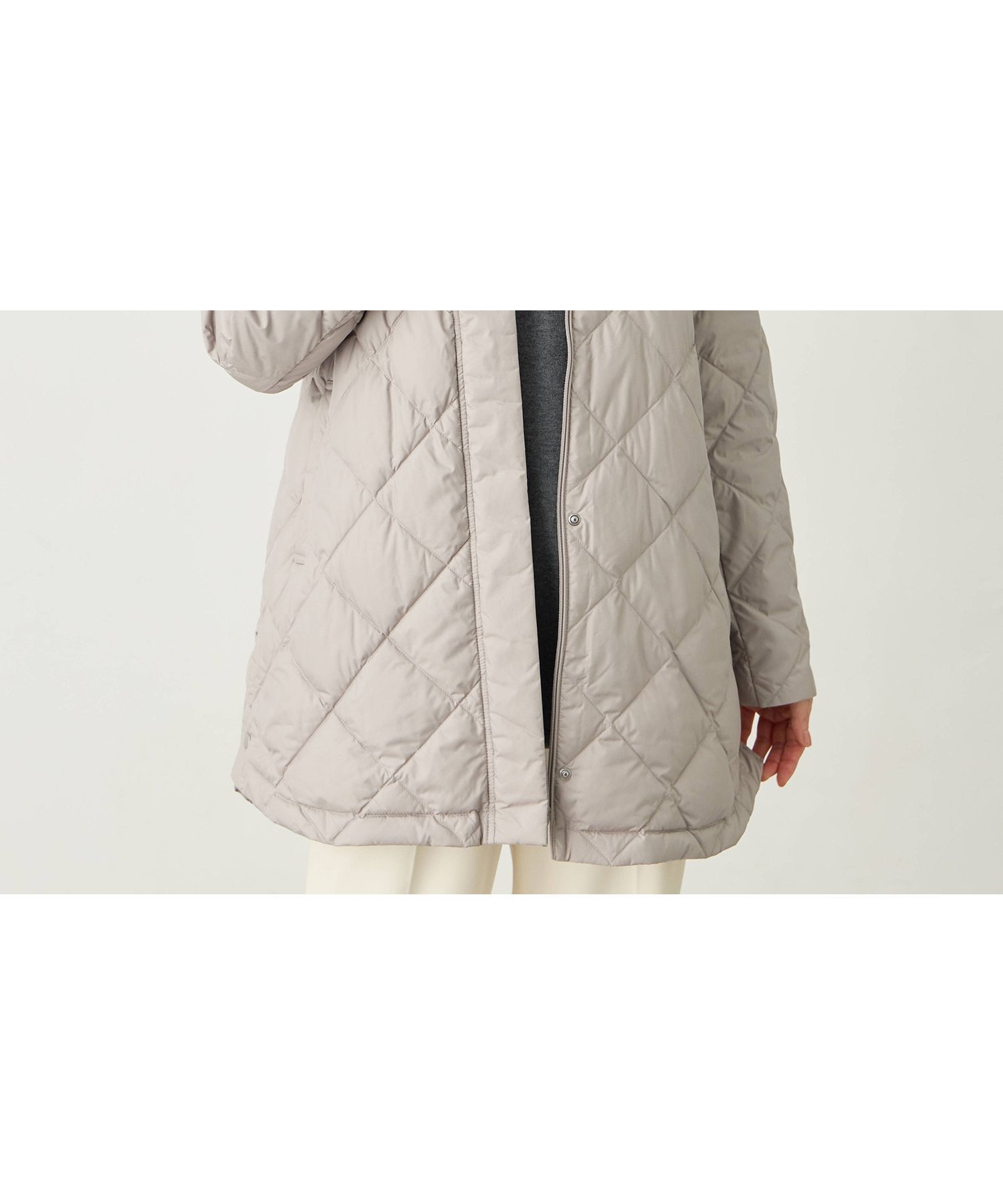 【エーシーデザインバイアルファキュービック/A/C DESIGN BY ALPHACUBIC】のライトダウンキルトコート【軽量・はっ水・ハンドウォッシャブル】 インテリア・キッズ・メンズ・レディースファッション・服の通販 founy(ファニー) 　ファッション　Fashion　レディースファッション　Fashion for Women　アウター　Coat / Outerwear Collection　コート・ロングコート・ピーコート　Long Coats, Peacoats & More　キルト　Quilt, Quilted Fabric　ミドル　Middle Length, Mid Height　軽量　Lightweight, Ultra Light　ライトグレー|ID: prp329100004795119 ipo3291000000034791139