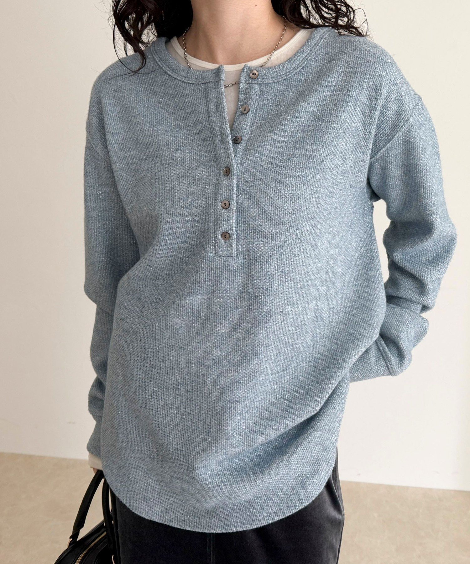 【フレディ&グロスター/FREDY&GLOSTER】の2WAYヘンリーラメプルオーバー インテリア・キッズ・メンズ・レディースファッション・服の通販 founy(ファニー) 　ファッション　Fashion　レディースファッション　Fashion for Women　トップス・カットソー　Cut & Sew Tops　カジュアルプルオーバー・ニットトップス　Pullovers & Knit Tops / Casual Pullovers　デニム　Denim, Jeans Material　ワイド　Wide, Wide Fit　A/W・秋冬　Autumn/Winter　おすすめ　Recommended / Our Picks　エレガント 上品　Elegant　2025年　2025　2025-2026秋冬・A/W　Autumn/Winter 2025–26 AW25–26　サックスブルー|ID: prp329100004795121 ipo3291000000034791161