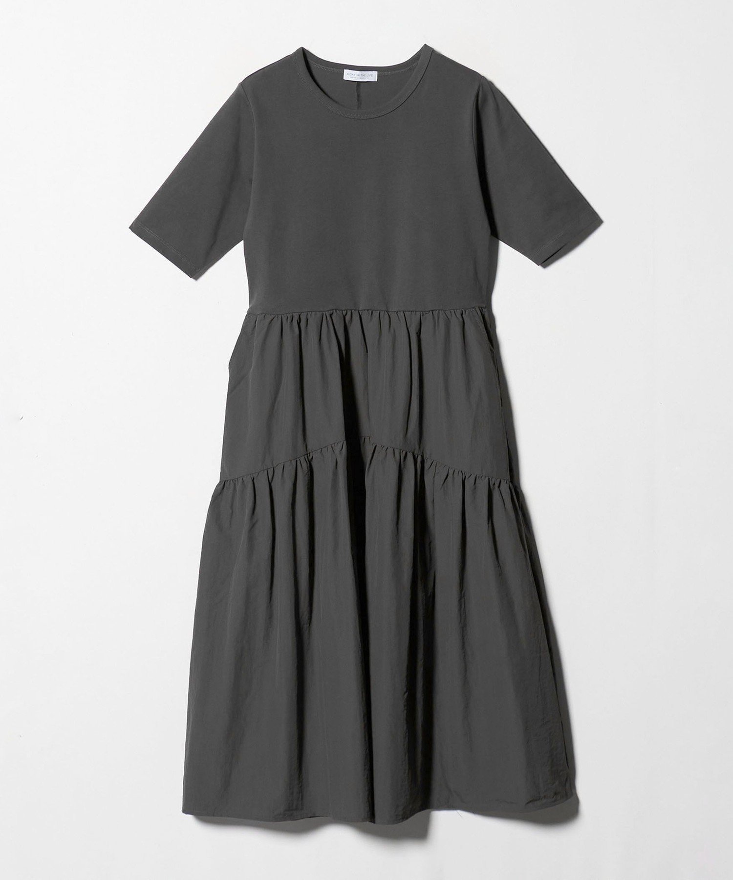 【ユナイテッドアローズ/UNITED ARROWS】のカット*ナイロン ギャザーワンピース ダークグレー A DAY IN THE LIFE 人気、トレンドファッション・服の通販 founy(ファニー) ファッション Fashion レディースファッション Fashion for Women ワンピース Dresses カットソー Cut and Sewn Top キャップ Cap, Baseball Cap ギャザー Gathered, Ruffled コンビ Combo, Combination Style シンプル Simple, Minimal スニーカー Sneakers, Trainers ドッキング Docking, Mixed Material ネックレス Necklace, Pendant Necklace ポケット Pocket, Pocket Detail アウトレット Outlet / Clearance おすすめ Recommended / Our Picks other-1|ID: prp329100004795221 ipo3291000000034917771