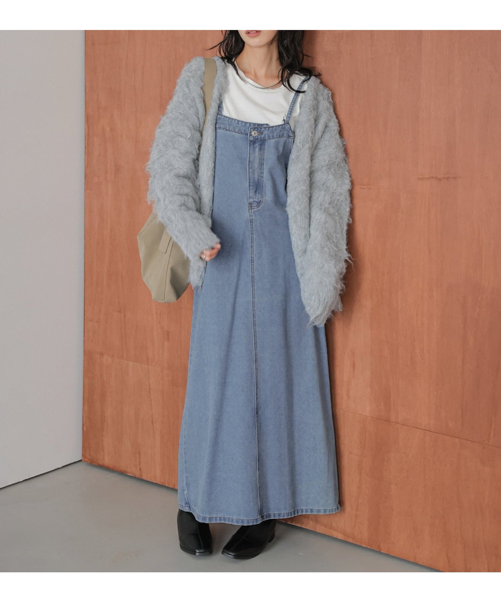 【ラジュール/Lajour】のデニムキャミワンピース インテリア・キッズ・メンズ・レディースファッション・服の通販 founy(ファニー) 　ファッション　Fashion　レディースファッション　Fashion for Women　ワンピース　Dresses　キャミソールワンピース　Camisole Dresses　スリット　Slit, Slit Detail　デニム　Denim, Jeans Material　トレンド　Trend, Trending Now　ライトブルー|ID: prp329100004795231 ipo3291000000034791792