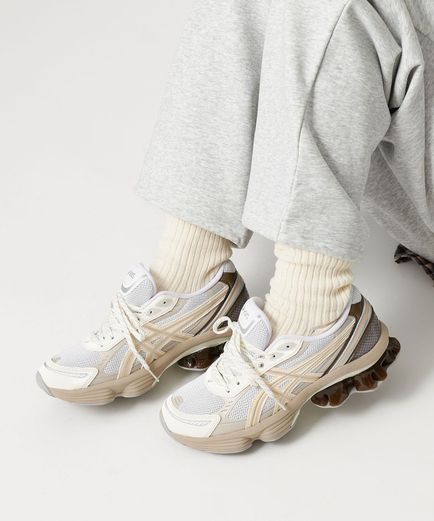 【ビューティ&ユース ユナイテッドアローズ/BEAUTY&YOUTH / UNITED ARROWS】のasics GEL-KINETIC FLUENT/スニーカー インテリア・キッズ・メンズ・レディースファッション・服の通販 founy(ファニー) ファッション Fashion レディースファッション Fashion for Women シューズ Shoes, Footwear スタイリッシュ Stylish, Fashionable スニーカー Sneakers, Trainers スポーツ Sports, Activewear モダン Modern, Contemporary ランニング Running, Running Wear, Activewear, Jogging BEIGE|ID: prp329100004795240 ipo3291000000034879057