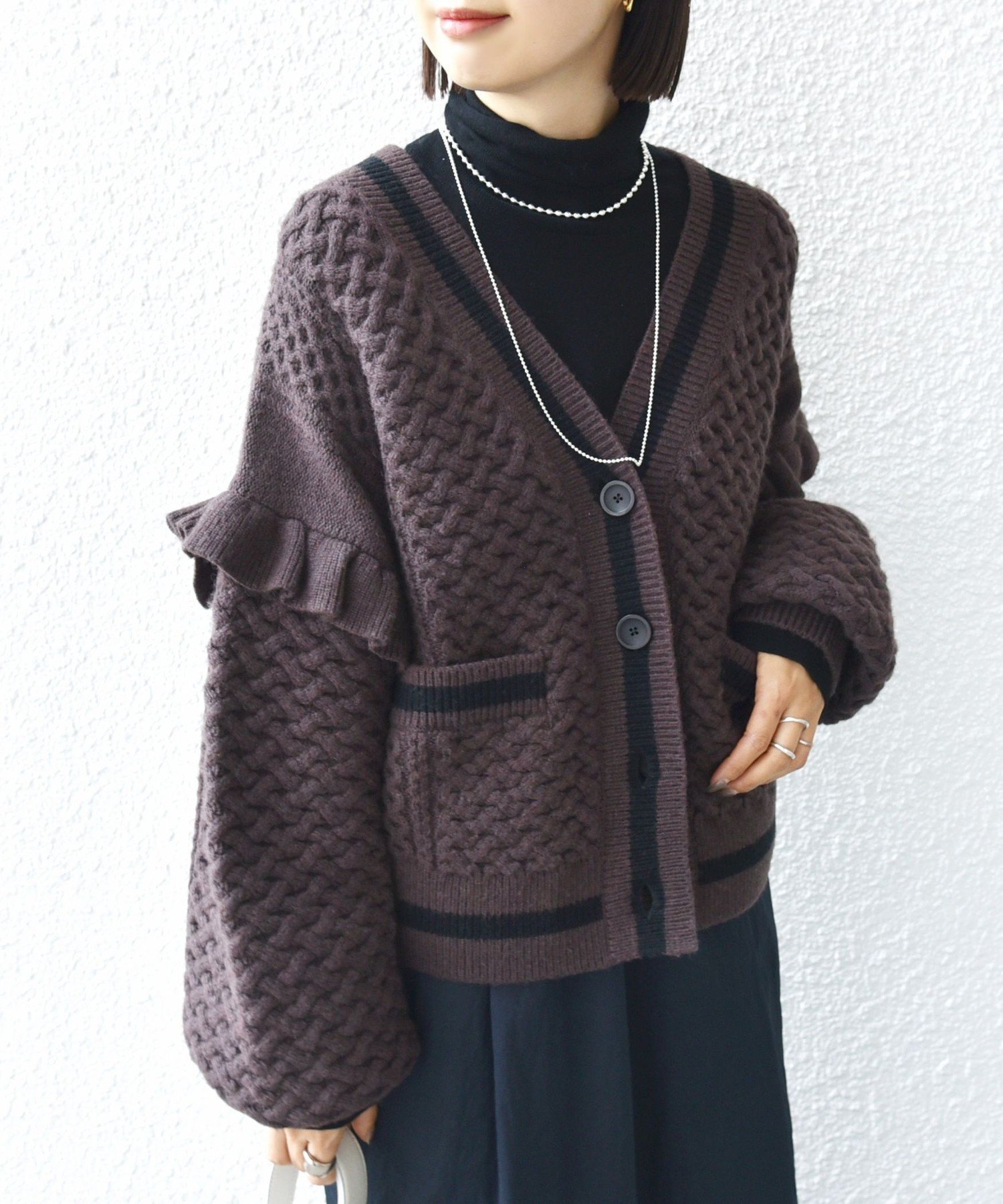 【シップス フォー ウィメン/SHIPS】の【WEB限定】袖 フリル チルデン ケーブル ライン カーディガン インテリア・キッズ・メンズ・レディースファッション・服の通販 founy(ファニー) ファッション Fashion レディースファッション Fashion for Women トップス・カットソー Cut & Sew Tops カーディガン・羽織り Layered Style Cardigans カーディガン Cardigan, Knitwear シンプル Simple, Minimal スラックス Slacks, Dress Pants タイトスカート Pencil Skirt, Tight Skirt デニム Denim, Jeans Material バランス Balance, Style Balance フェミニン Feminine, Girly フリル Frill, Ruffle 冬 Winter / This Winter ブラウン|ID: prp329100004795249 ipo3291000000034791933