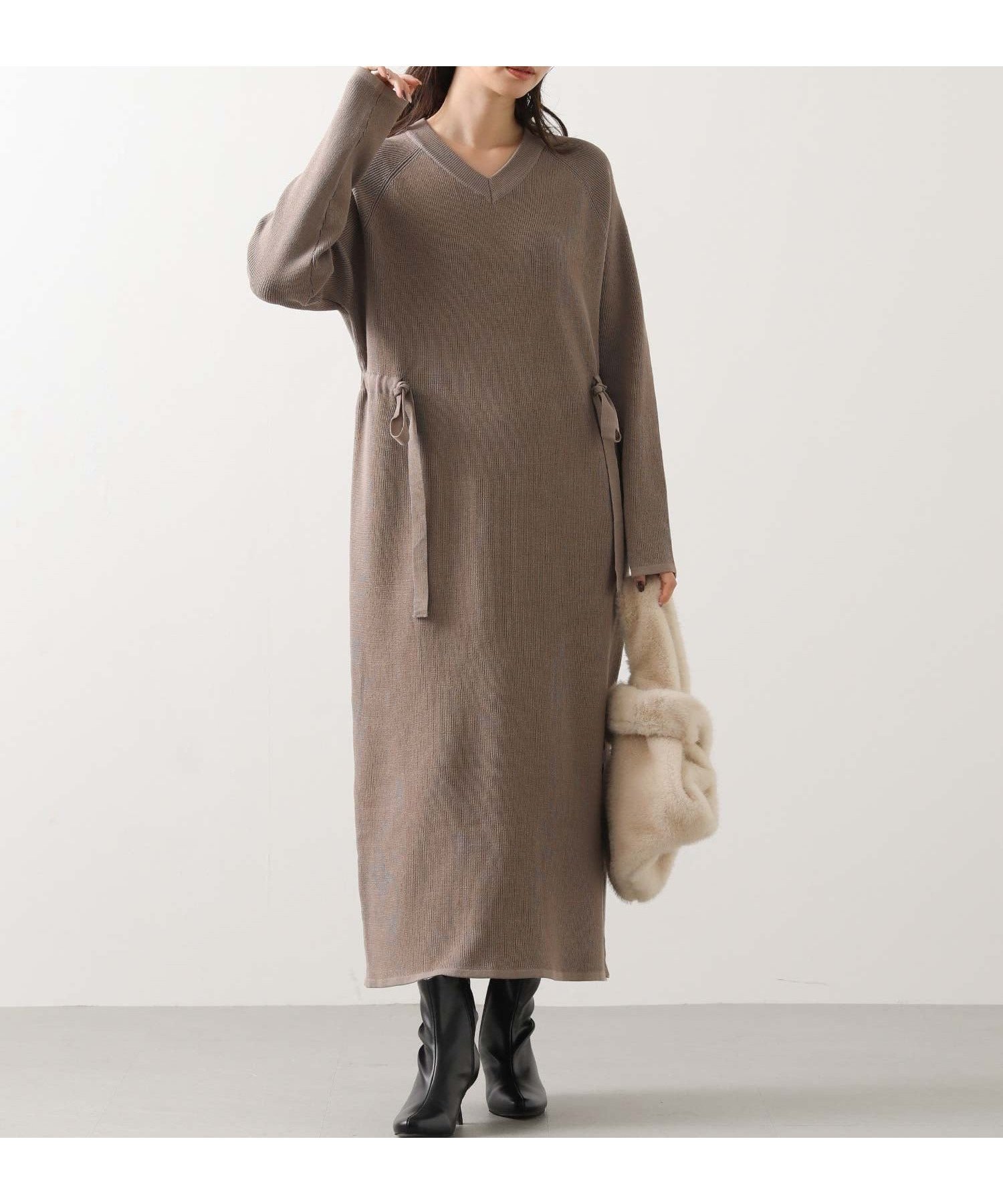 【グレディブリリアン/Gready Brilliant】のGready Brilliant/2_VネックリブニットOP インテリア・キッズ・メンズ・レディースファッション・服の通販 founy(ファニー) 　ファッション　Fashion　レディースファッション　Fashion for Women　トップス・カットソー　Cut & Sew Tops　ニット　Knit Tops & Sweaters　Vネックトップス　V-Neck Tops / V-Cut Neckline Shirts　シンプル　Simple, Minimal　ストレート　Straight, Straight Cut　デコルテ　Décolleté, Neckline　リボン　Ribbon, Bow　エレガント 上品　Elegant　MOC|ID: prp329100004795296 ipo3291000000034792182