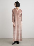 【ミースロエ/MIESROHE】のベロアリラクシングフーディワンピース 人気、トレンドファッション・服の通販 founy(ファニー) ファッション Fashion レディースファッション Fashion for Women ワンピース Dresses スマート Smart, Elegant デコルテ Décolleté, Neckline ベロア Velour, Soft Velvet マキシ Maxi, Full Length リラックス Relax, Relaxed Fit thumbnail BEG[037]|ID: prp329100004795345 ipo3291000000034792424