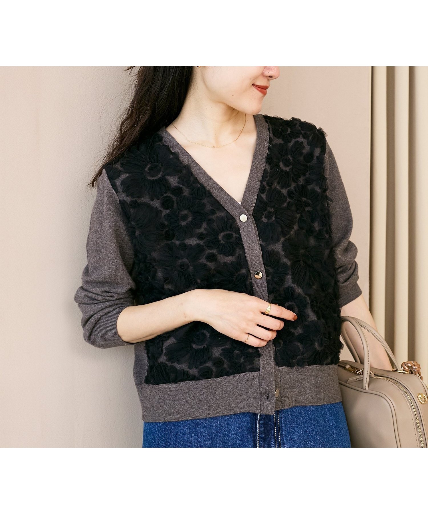 【ルクールブラン/le.coeur blanc】の《手洗い可能》フラワーチュール刺繍Vネックカーディガン インテリア・キッズ・メンズ・レディースファッション・服の通販 founy(ファニー) 　ファッション　Fashion　レディースファッション　Fashion for Women　トップス・カットソー　Cut & Sew Tops　カーディガン・羽織り　Layered Style Cardigans　Vネックトップス　V-Neck Tops / V-Cut Neckline Shirts　おすすめ　Recommended / Our Picks　カーディガン　Cardigan, Knitwear　ストレート　Straight, Straight Cut　チュール　Tulip, Tulip Motif　デニム　Denim, Jeans Material　フェミニン　Feminine, Girly　フラワー　Flower, Floral　ミックス　Mix, Mixed Style　モチーフ　Motif, Design Theme　グレー|ID: prp329100004795356 ipo3291000000034792499