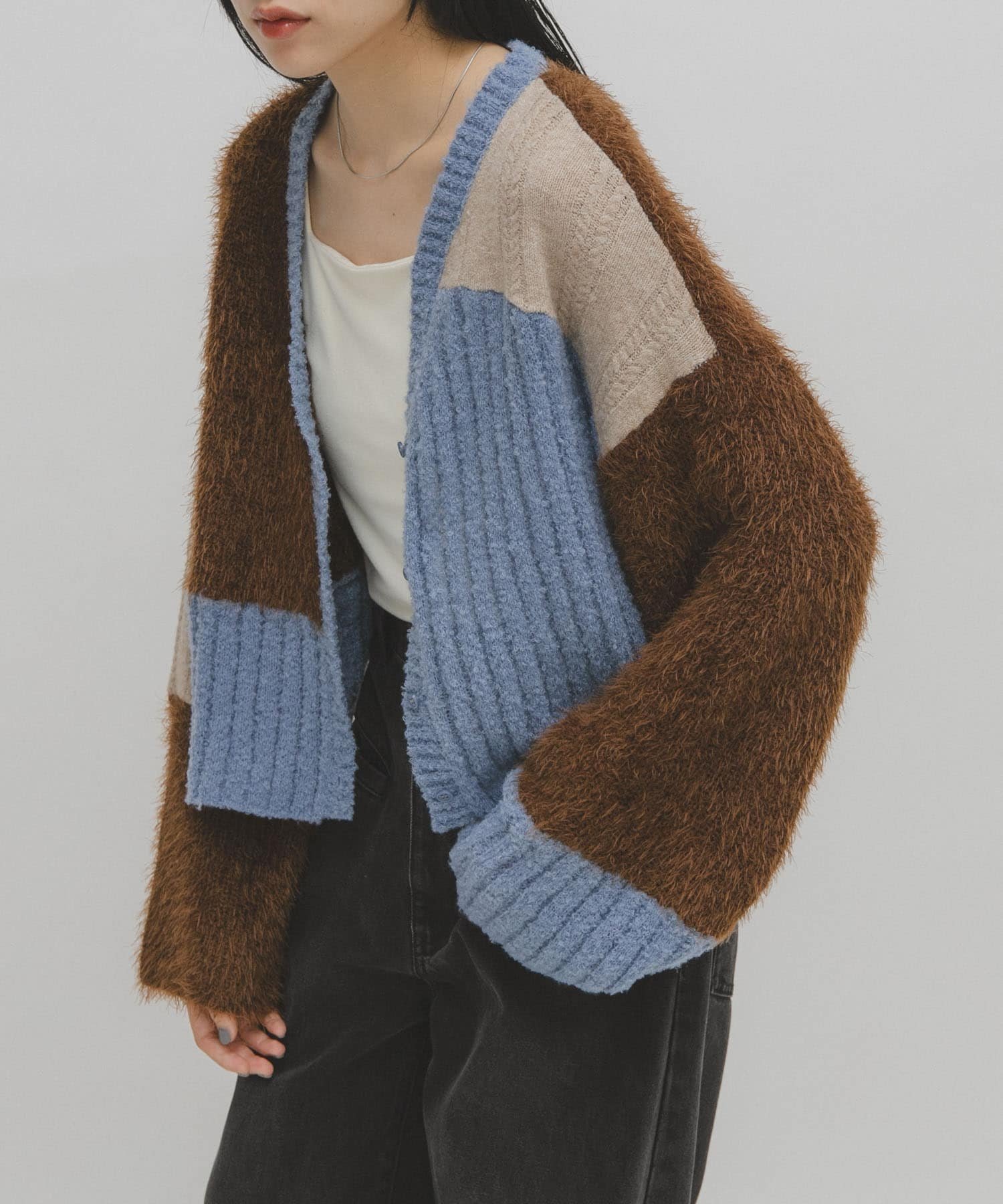 【ケービーエフ/KBF / URBAN RESEARCH】のパッチワークニットカーディガン 人気、トレンドファッション・服の通販 founy(ファニー) 　ファッション　Fashion　レディースファッション　Fashion for Women　トップス・カットソー　Cut & Sew Tops　ニット　Knit Tops & Sweaters　カーディガン・羽織り　Layered Style Cardigans　2025年　2025　2025-2026秋冬・A/W　Autumn/Winter 2025–26 AW25–26　冬　Winter / This Winter　インナー　Innerwear　カーディガン　Cardigan, Knitwear　ショート　Short, Short Length　パッチワーク　Patchwork, Mixed Fabric　フェザー　Feather, Feather Detail　A/W・秋冬　Autumn/Winter　羽織　Haori, Light Jacket　 other-1|ID: prp329100004795446 ipo3291000000035163695