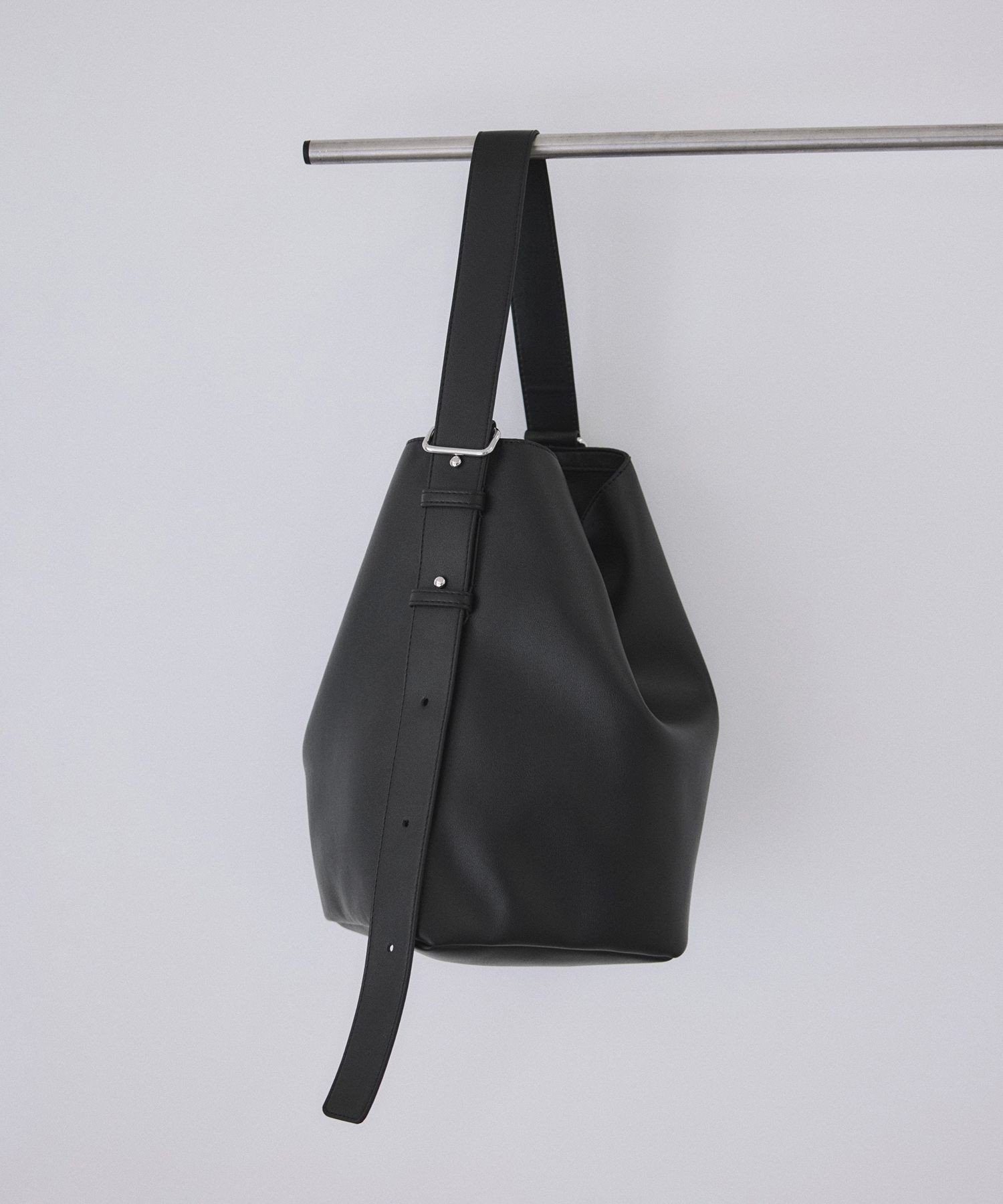 【アダム エ ロペ/ADAM ET ROPE'】のスプリットレザーワンショルダー2WAYバッグ インテリア・キッズ・メンズ・レディースファッション・服の通販 founy(ファニー) ファッション Fashion レディースファッション Fashion for Women バッグ Bags ショルダー Shoulder, Shoulder Strap スマート Smart, Elegant 財布 Wallet, Purse トレンド Trend, Trending Now なめらか Smooth, Silky Texture ポケット Pocket, Pocket Detail ミドル Middle Length, Mid Height おすすめ Recommended / Our Picks ブラック(01)|ID: prp329100004795464 ipo3291000000034884845