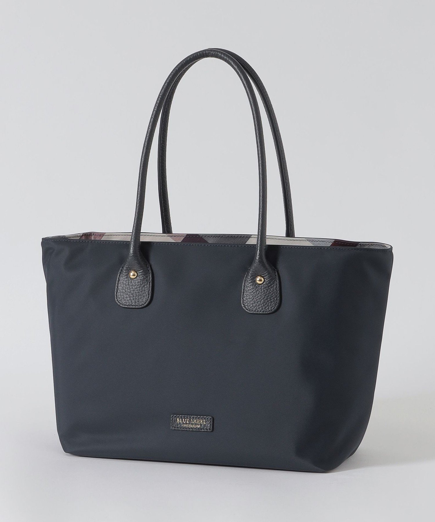 【ブルーレーベル クレストブリッジ/BLUE LABEL CRESTBRIDGE】のパーシャルクレストブリッジチェックナイロントート インテリア・キッズ・メンズ・レディースファッション・服の通販 founy(ファニー) 　ファッション　Fashion　レディースファッション　Fashion for Women　バッグ　Bags　バランス　Balance, Style Balance　ポケット　Pocket, Pocket Detail　ミドル　Middle Length, Mid Height　エレガント 上品　Elegant　旅行　Travel　ネイビー|ID: prp329100004795470 ipo3291000000034872692