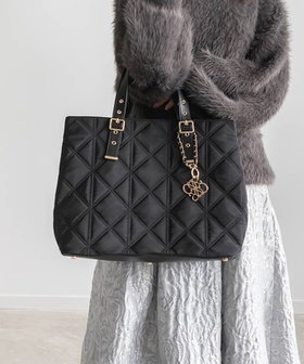 【ランダ/RANDA】の2WAY ベルトハンドルキルティングトートバッグ 人気、トレンドファッション・服の通販 founy(ファニー) ファッション Fashion レディースファッション Fashion for Women バッグ Bags ベルト&ウエストマーク Belts & Waist Accessories クッション Cushion, Throw Pillow 傘 Umbrella, Parasol 財布 Wallet, Purse チャーム Charm, Pendant 手帳 Planner, Notebook ハンカチ Handkerchief, Hanky ポケット Pocket, Pocket Detail ポーチ Pouch, Small Case リップ Lip, Lip Motif 旅行 Travel エレガント 上品 Elegant ビジネス 仕事 通勤 Business / Work / Commuting |ID:prp329100004795474