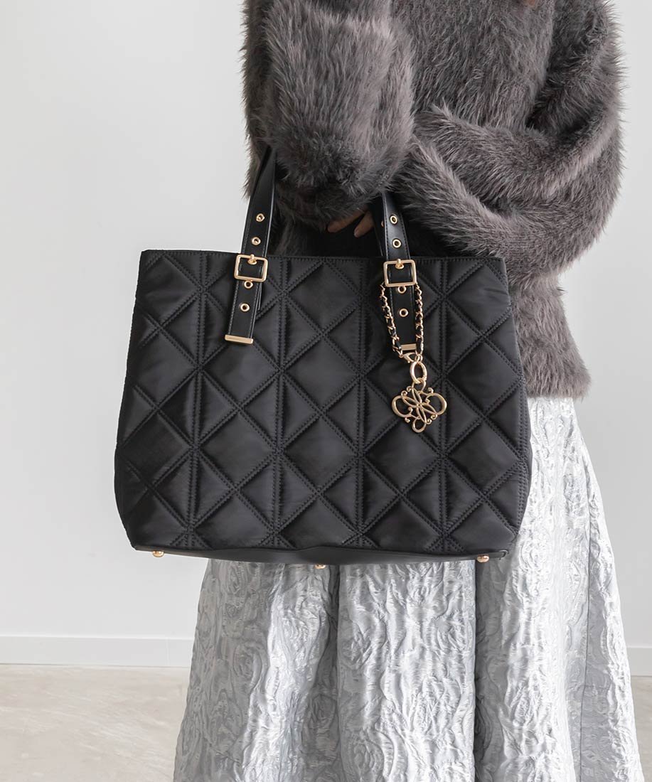 【ランダ/RANDA】の2WAY ベルトハンドルキルティングトートバッグ インテリア・キッズ・メンズ・レディースファッション・服の通販 founy(ファニー) ファッション Fashion レディースファッション Fashion for Women バッグ Bags ベルト&ウエストマーク Belts & Waist Accessories クッション Cushion, Throw Pillow 傘 Umbrella, Parasol 財布 Wallet, Purse チャーム Charm, Pendant 手帳 Planner, Notebook ハンカチ Handkerchief, Hanky ポケット Pocket, Pocket Detail ポーチ Pouch, Small Case リップ Lip, Lip Motif 旅行 Travel エレガント 上品 Elegant ビジネス 仕事 通勤 Business / Work / Commuting BLACK|ID: prp329100004795474 ipo3291000000034793147