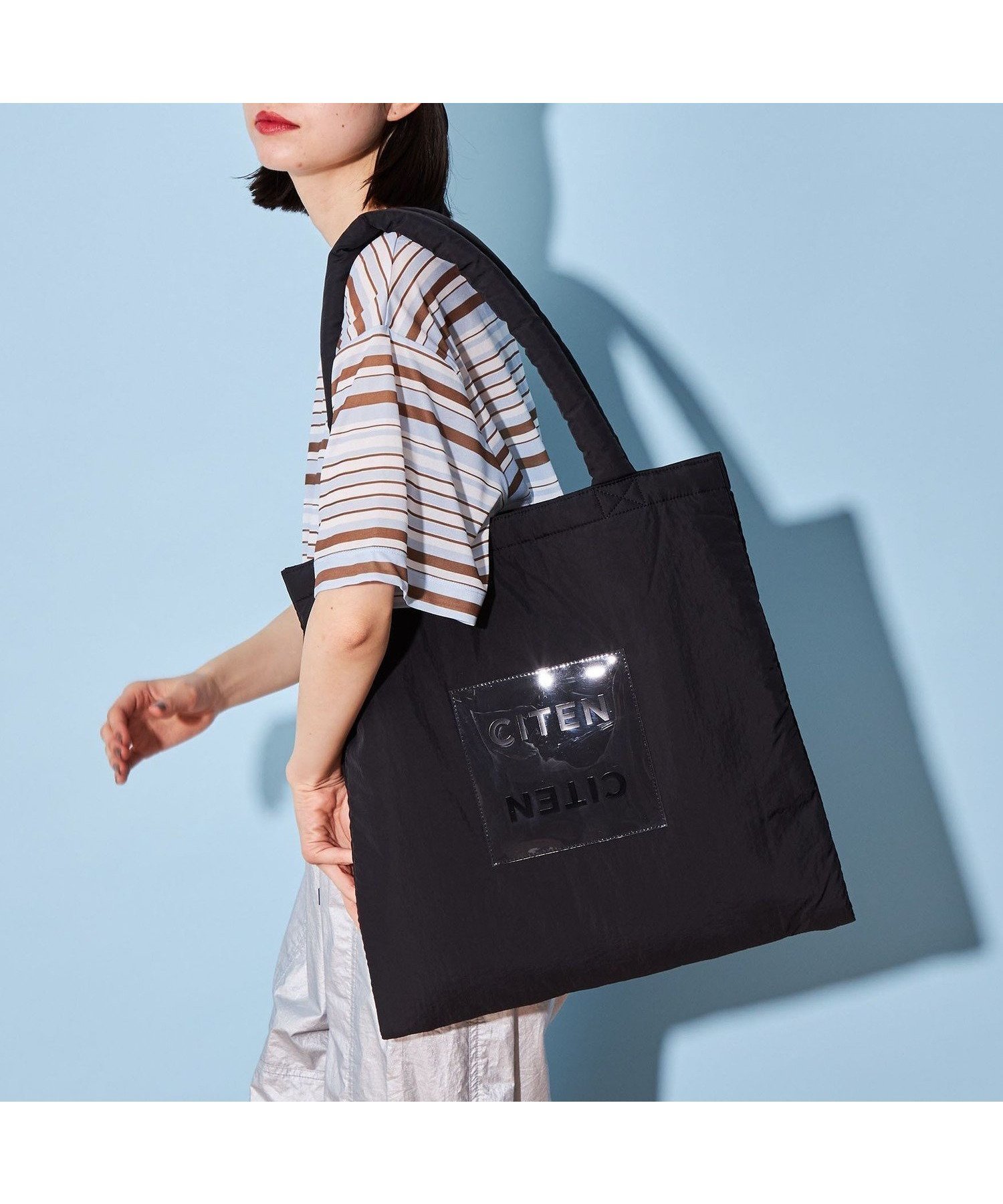 【シテン/CITEN】のCITEN パデッド クリア ロゴ トートバッグ インテリア・キッズ・メンズ・レディースファッション・服の通販 founy(ファニー) ファッション Fashion レディースファッション Fashion for Women バッグ Bags 人気 Popular, Best Seller フィット Fit, Slim Fit プリント Print, Printed Pattern ポケット Pocket, Pocket Detail A/W・秋冬 Autumn/Winter ビジネス 仕事 通勤 Business / Work / Commuting BLACK|ID: prp329100004795512 ipo3291000000034873676