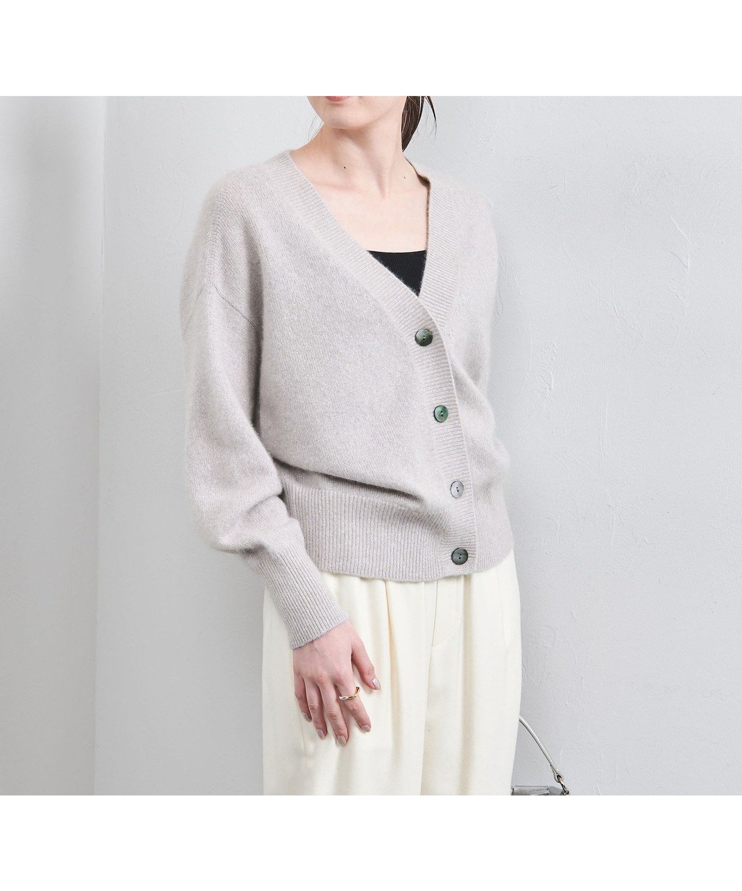 【ユナイテッドアローズ/UNITED ARROWS】のウールフォックス ラメ ショートカーディガン インテリア・キッズ・メンズ・レディースファッション・服の通販 founy(ファニー) ファッション Fashion レディースファッション Fashion for Women トップス・カットソー Cut & Sew Tops カーディガン・羽織り Layered Style Cardigans インナー Innerwear カーディガン Cardigan, Knitwear ショート Short, Short Length デコルテ Décolleté, Neckline バランス Balance, Style Balance フィット Fit, Slim Fit フォックス Fox, Fox Fur フレア Flare, Flared ボトム Bottoms, Lower Wear アウトレット Outlet / Clearance エレガント 上品 Elegant LT.GRAY|ID: prp329100004795550 ipo3291000000034793523