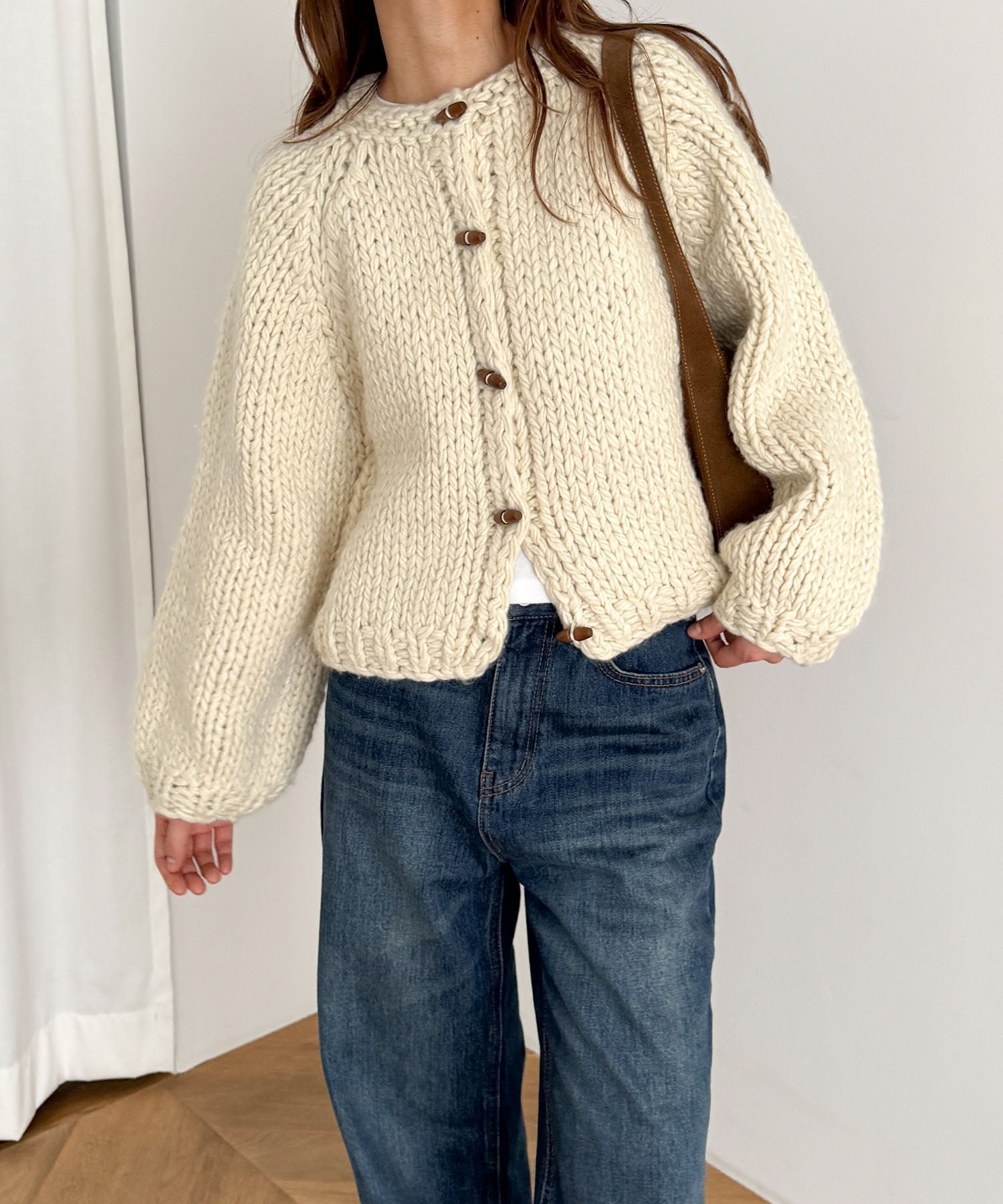 【キャナルジーン/CANAL JEAN】のEl mar ウール混ローゲージカーディガン インテリア・キッズ・メンズ・レディースファッション・服の通販 founy(ファニー) 　ファッション　Fashion　レディースファッション　Fashion for Women　トップス・カットソー　Cut & Sew Tops　カーディガン・羽織り　Layered Style Cardigans　おすすめ　Recommended / Our Picks　カーディガン　Cardigan, Knitwear　スリーブ　Sleeve, Long Sleeve / Short Sleeve　ワンポイント　One Point, Statement Accent　アイボリー|ID: prp329100004795559 ipo3291000000034793571