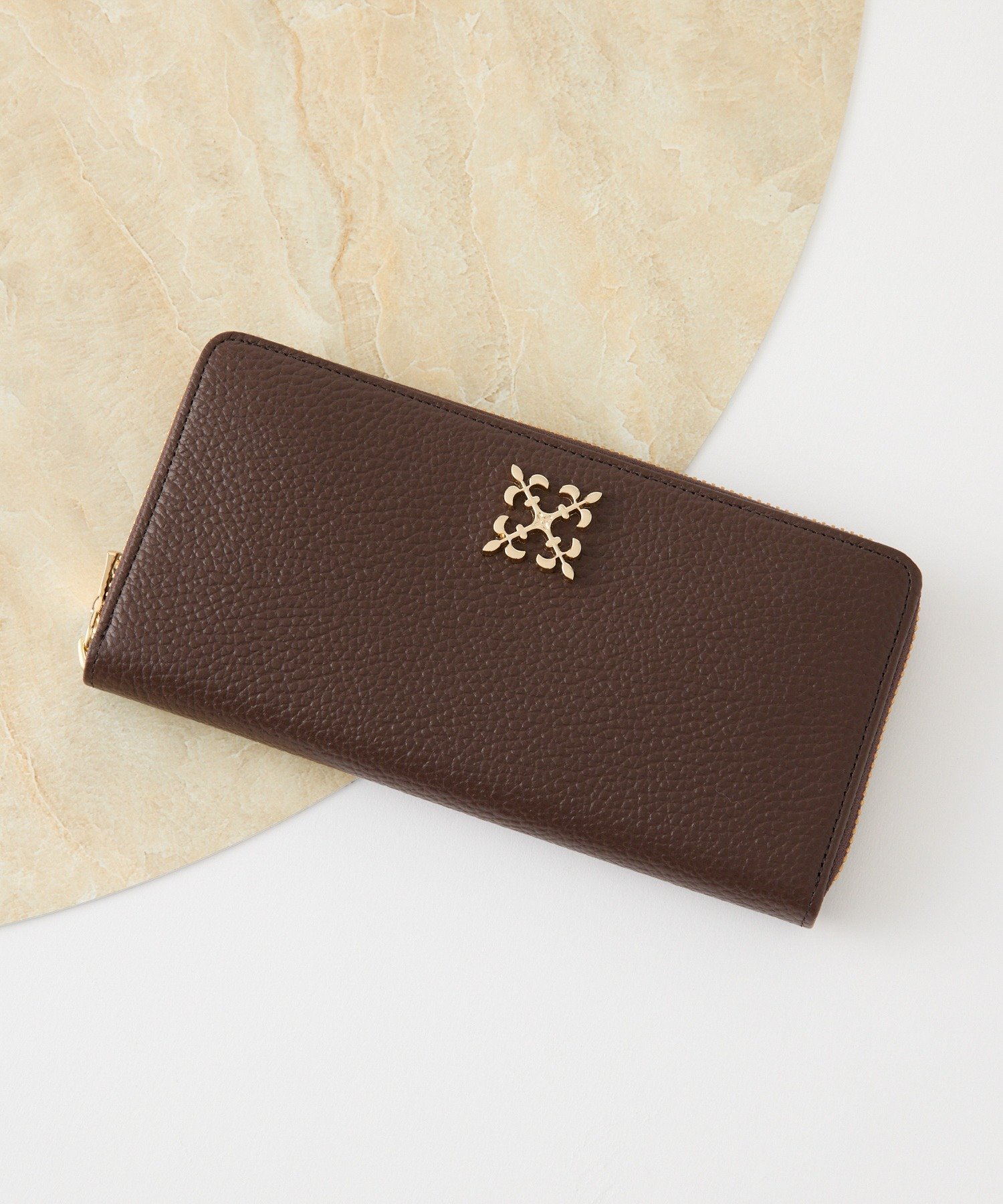 【ラシット/russet】のモノグラムプレートラウンドジップウォレット インテリア・キッズ・メンズ・レディースファッション・服の通販 founy(ファニー) ファッション Fashion レディースファッション Fashion for Women イエロー Yellow 財布 Wallet, Purse プレート Plate, Dish ポケット Pocket, Pocket Detail 日本製 Made In Japan エレガント 上品 Elegant ブラウンその他2|ID: prp329100004795614 ipo3291000000035077074