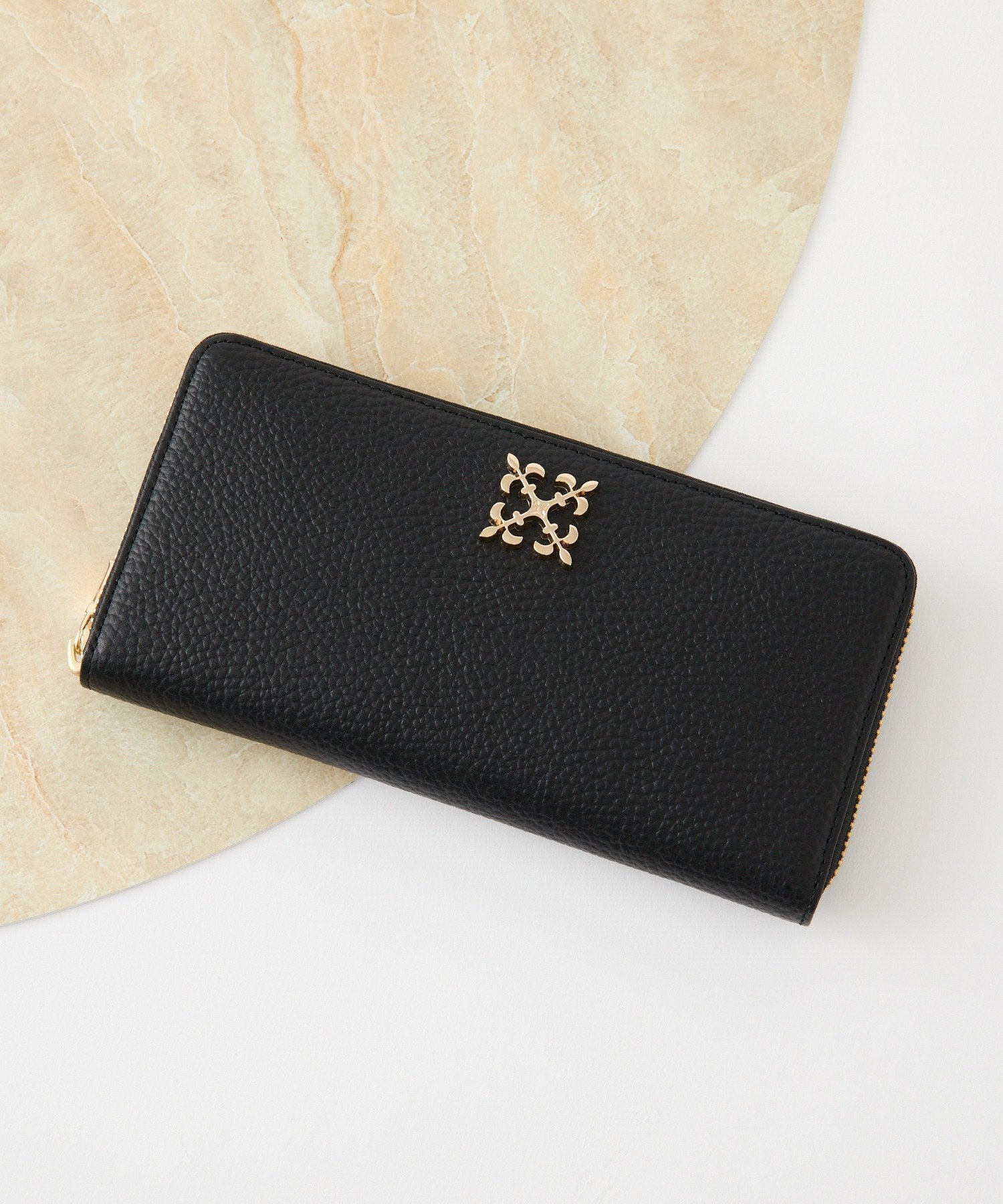 【ラシット/russet】のモノグラムプレートラウンドジップウォレット インテリア・キッズ・メンズ・レディースファッション・服の通販 founy(ファニー) ファッション Fashion レディースファッション Fashion for Women イエロー Yellow 財布 Wallet, Purse プレート Plate, Dish ポケット Pocket, Pocket Detail 日本製 Made In Japan エレガント 上品 Elegant ブラックその他1|ID: prp329100004795614 ipo3291000000035077079