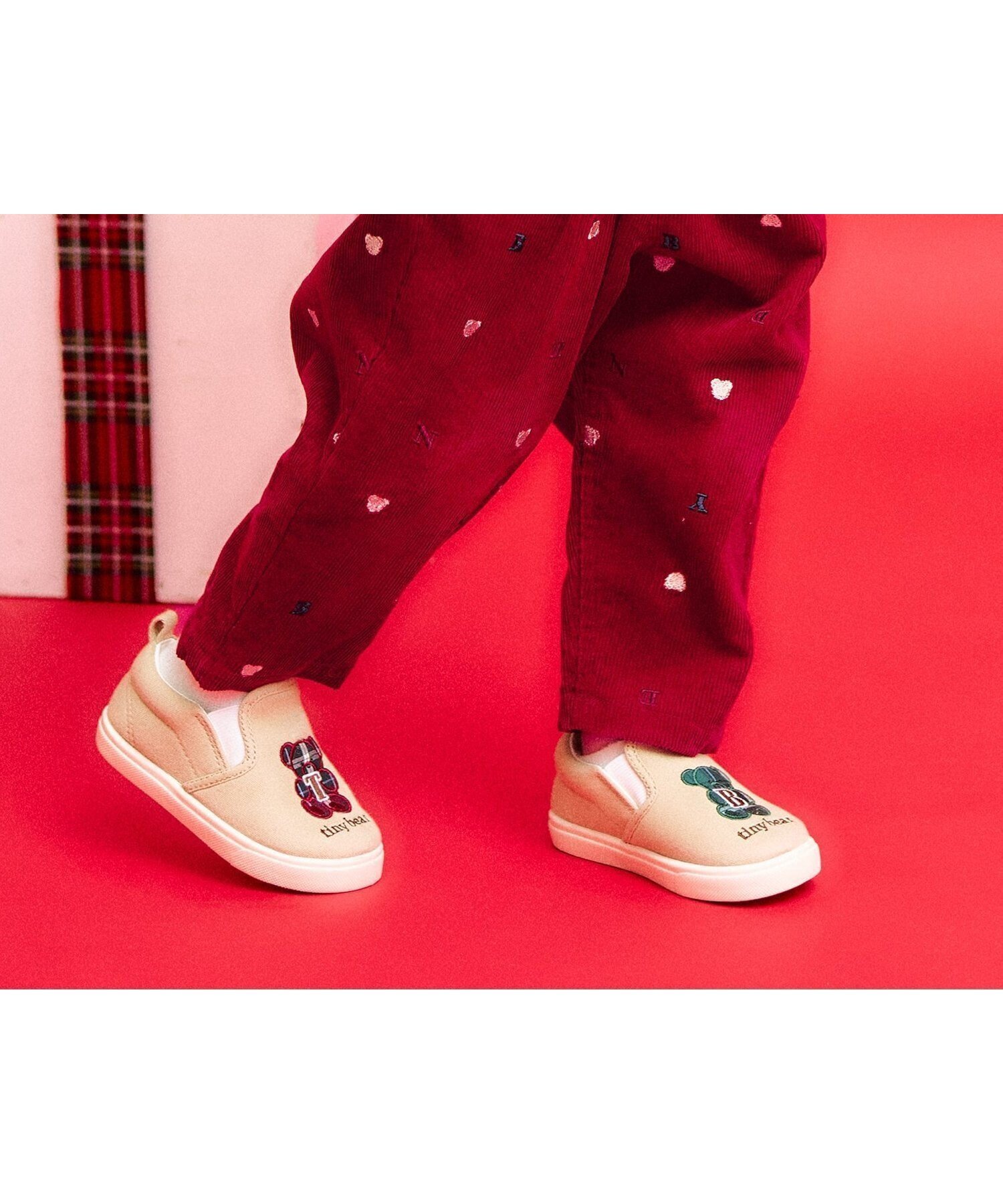 【エフオー オンラインストア/F.O.Online Store / KIDS】の【リンク】tiny bear 刺繍パンツ 10分丈 インテリア・キッズ・メンズ・レディースファッション・服の通販 founy(ファニー) 　ファッション　Fashion　キッズファッション　Fashion for Kids　ボトムス　Bottoms　おすすめ　Recommended / Our Picks　クリスマス X'mas　Christmas / X'mas　コレクション　Collection, Seasonal Line　ボトム　Bottoms, Lower Wear　ポケット　Pocket, Pocket Detail　冬　Winter / This Winter　レッド|ID: prp329100004795621 ipo3291000000034933262