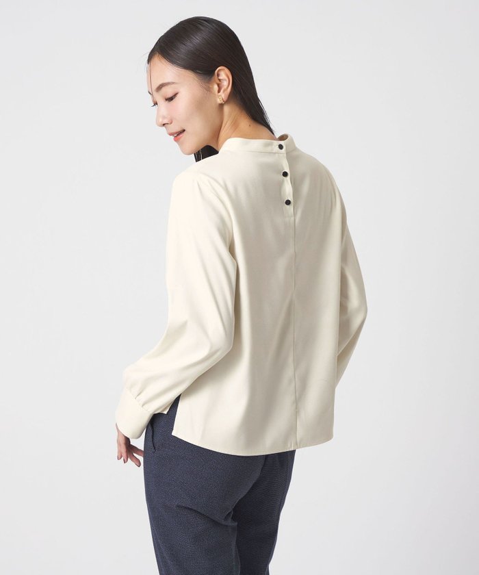 【ユナイテッドアローズ/UNITED ARROWS】のパウダリー バックボタン ブラウス A DAY IN THE LIFE インテリア・キッズ・メンズ・レディースファッション・服の通販 founy(ファニー) https://founy.com/ ファッション Fashion レディースファッション Fashion for Women トップス・カットソー Cut & Sew Tops シャツ・ブラウス・オフィスカジュアル Elegant Blouses & Button-Ups バッグ Bags ギャザー Gathered, Ruffled フェミニン Feminine, Girly フォルム Silhouette, Form フレア Flare, Flared ボトルネック Bottle Neck, Mock Neck メタル Metal, Metal Parts A/W・秋冬 Autumn/Winter アウトレット Outlet / Clearance おすすめ Recommended / Our Picks エレガント 上品 Elegant セレモニー Ceremony ビジネス 仕事 通勤 Business / Work / Commuting |ID: prp329100004795629 ipo3291000000034793957