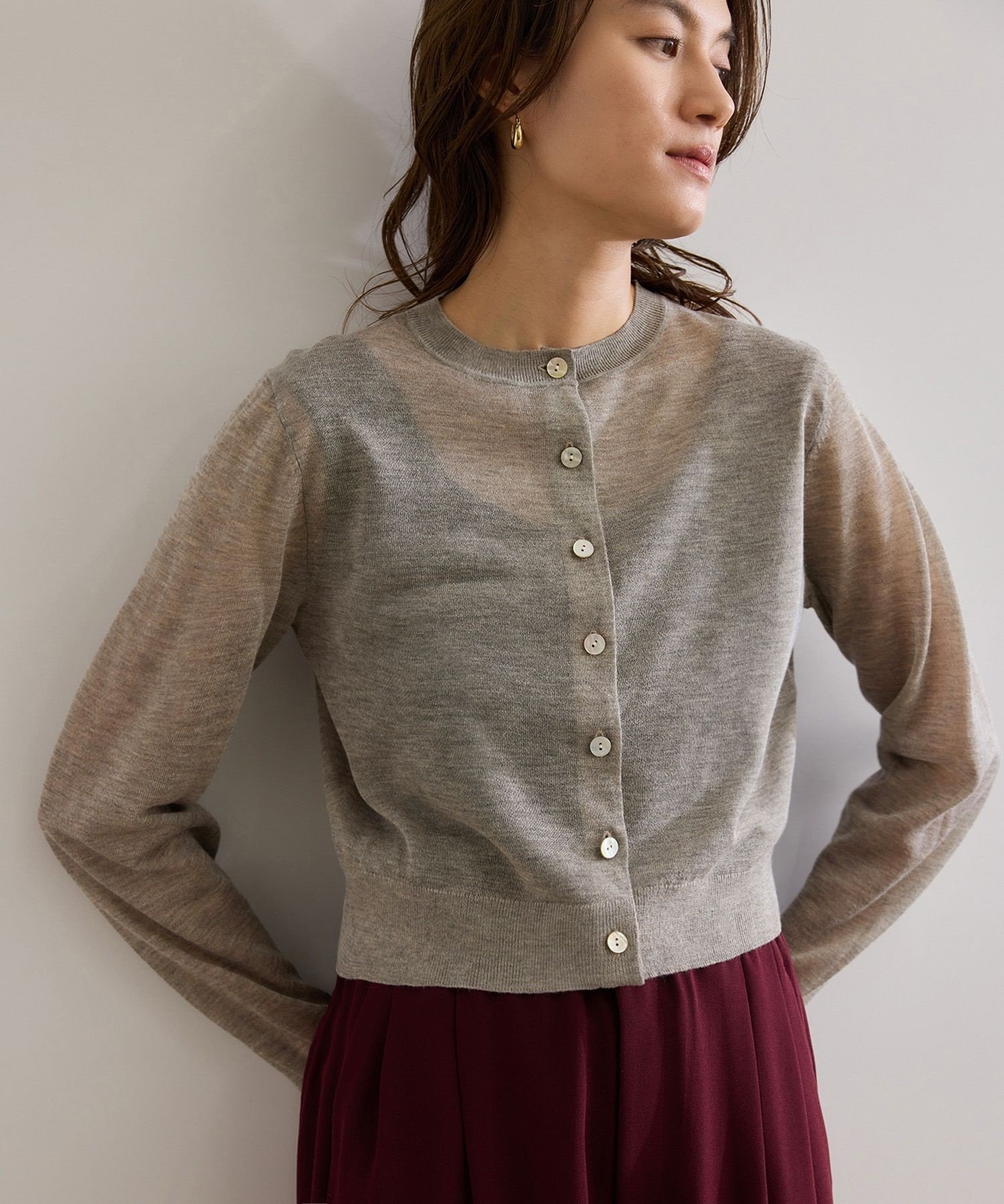 【ロペ/ROPE'】の【洗える】LEVITAクルーネックシアーカーディガン インテリア・キッズ・メンズ・レディースファッション・服の通販 founy(ファニー) 　ファッション　Fashion　レディースファッション　Fashion for Women　トップス・カットソー　Cut & Sew Tops　カーディガン・羽織り　Layered Style Cardigans　おすすめ　Recommended / Our Picks　カーディガン　Cardigan, Knitwear　コンパクト　Compact, Small Size　ドレープ　Drape, Draping Fabric　ポケット　Pocket, Pocket Detail　エレガント 上品　Elegant　洗える　Machine Washable　ベージュ系(28)|ID: prp329100004795642 ipo3291000000034794065