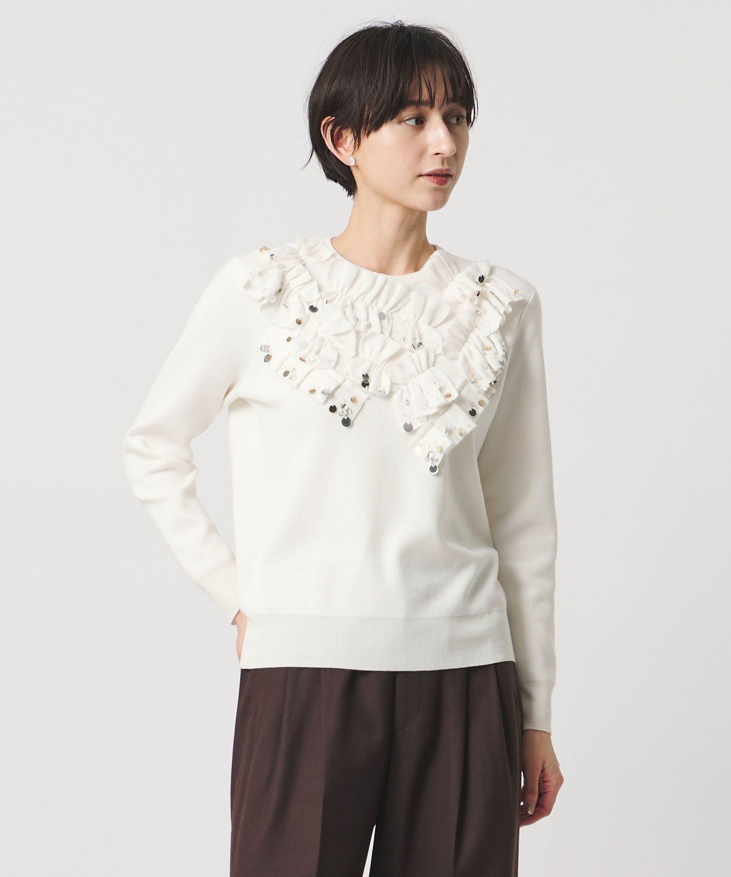 【ユナイテッドアローズ/UNITED ARROWS】のフリル ビジュー ニット インテリア・キッズ・メンズ・レディースファッション・服の通販 founy(ファニー) ファッション Fashion レディースファッション Fashion for Women トップス・カットソー Cut & Sew Tops ニット Knit Tops & Sweaters おすすめ Recommended / Our Picks なめらか Smooth, Silky Texture コンパクト Compact, Small Size ビジュー Bijou, Jewel-like Accent フリル Frill, Ruffle フレア Flare, Flared ベーシック Basic, Essential リラックス Relax, Relaxed Fit ワイド Wide, Wide Fit OFF WHITE|ID: prp329100004795688 ipo3291000000034871214