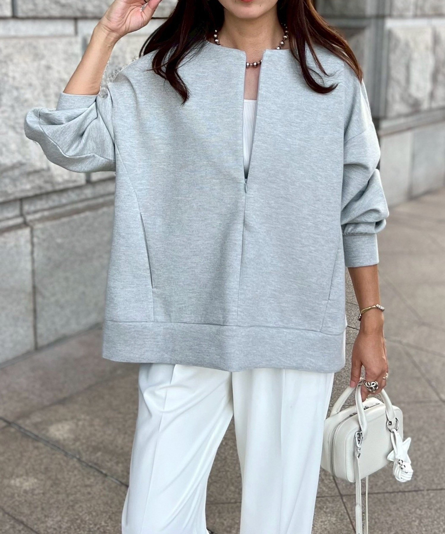 【スタイルドア/STYLEDOOR】のダンボールフロント2wayクルーネックプルオーバー インテリア・キッズ・メンズ・レディースファッション・服の通販 founy(ファニー) 　ファッション　Fashion　レディースファッション　Fashion for Women　トップス・カットソー　Cut & Sew Tops　カジュアルプルオーバー・ニットトップス　Pullovers & Knit Tops / Casual Pullovers　アウトドア　Outdoor Clothing　インナー　Innerwear　洗える　Machine Washable　キャミソール　Camisole, Spaghetti Strap Top　シルバー　Silver, Metallic Silver　タンク　Tank Top, Sleeveless Top　フォルム　Silhouette, Form　フロント　Front, Front Design　ボトム　Bottoms, Lower Wear　ポケット　Pocket, Pocket Detail　エレガント 上品　Elegant　ライトシルバー|ID: prp329100004795765 ipo3291000000034794687