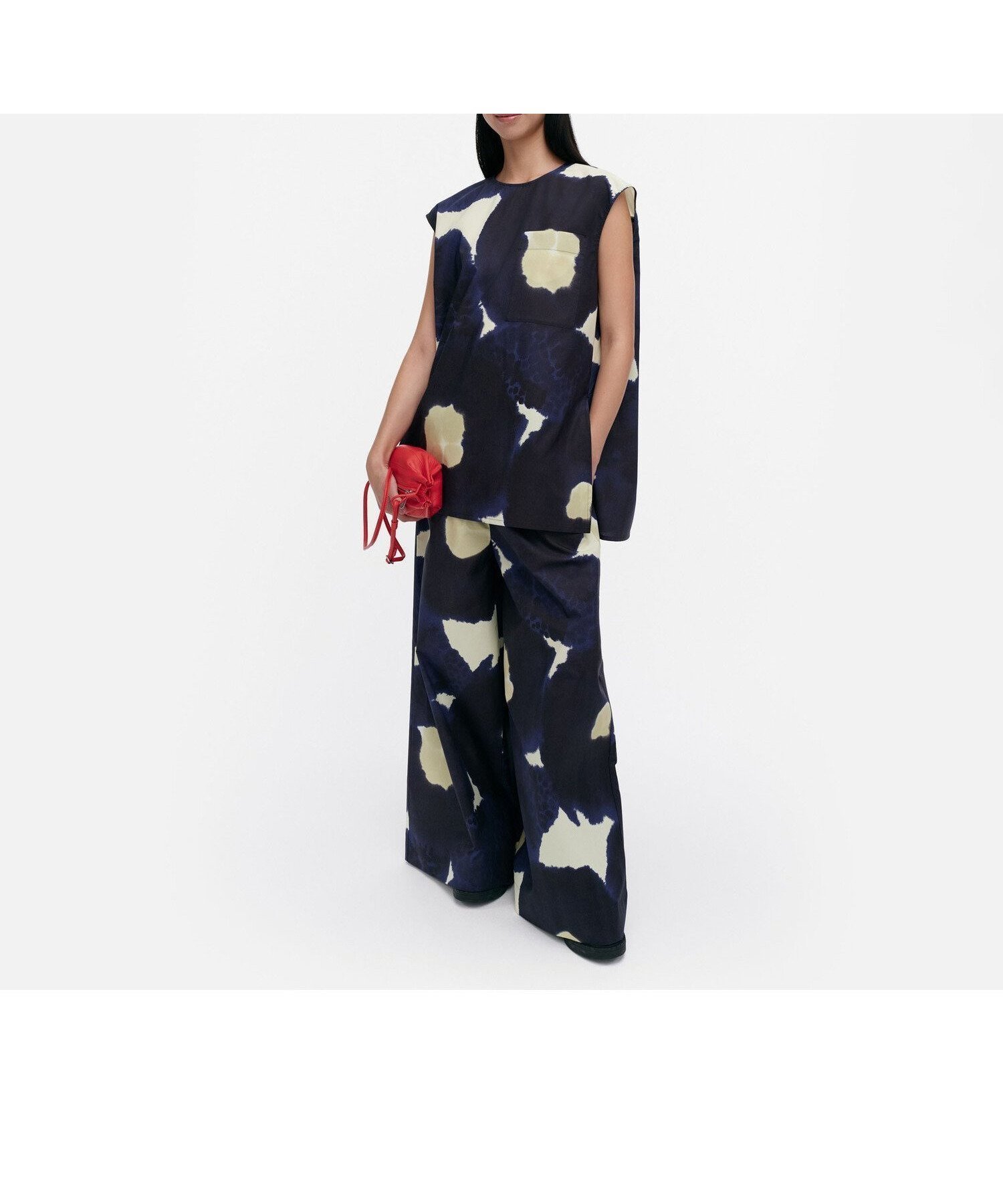 【マリメッコ/marimekko】のKaksin Kehakukka ブラウス インテリア・キッズ・メンズ・レディースファッション・服の通販 founy(ファニー) 　ファッション　Fashion　レディースファッション　Fashion for Women　トップス・カットソー　Cut & Sew Tops　シャツ・ブラウス・オフィスカジュアル　Elegant Blouses & Button-Ups　ストレート　Straight, Straight Cut　スリット　Slit, Slit Detail　ノースリーブ　Sleeveless, No-Sleeve　パターン　Pattern, Design Print　ポケット　Pocket, Pocket Detail　モチーフ　Motif, Design Theme　ダークブルー×ライトイエロー|ID: prp329100004795792 ipo3291000000034794814