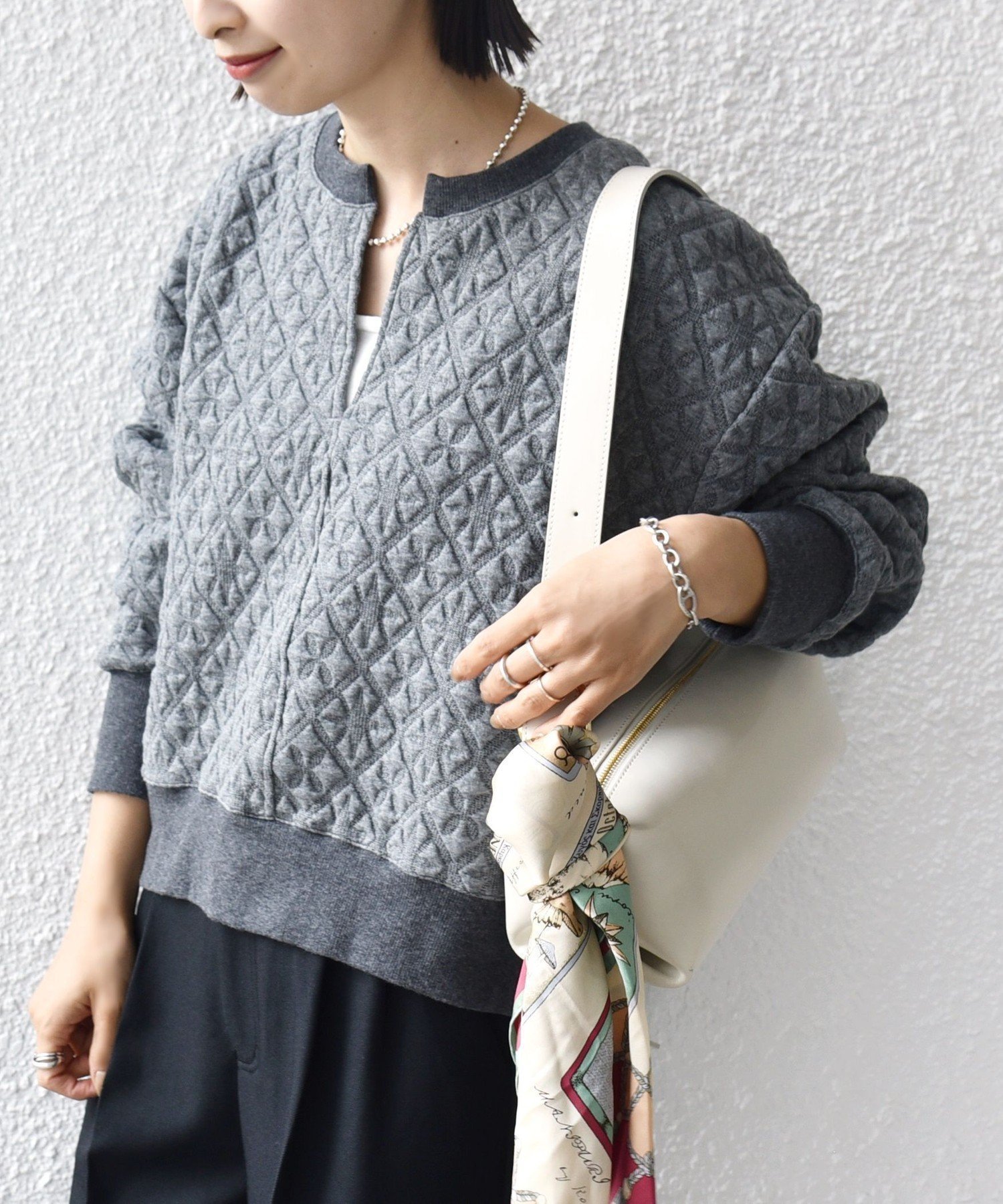 【シップス フォー ウィメン/SHIPS】の【WEB限定】 手洗い可能 キルティング ジャカード キーネック プルオーバー インテリア・キッズ・メンズ・レディースファッション・服の通販 founy(ファニー) 　ファッション　Fashion　レディースファッション　Fashion for Women　トップス・カットソー　Cut & Sew Tops　カジュアルプルオーバー・ニットトップス　Pullovers & Knit Tops / Casual Pullovers　アクセサリー　Fashion Accessories　カットソー　Cut and Sewn Top　キルティング　Quilted, Quilting　ジャカード／ジャガード　Jacquard, Woven Pattern　タンク　Tank Top, Sleeveless Top　ハイネック　High Neck, Mock Neck　ポケット　Pocket, Pocket Detail　2026年　2026　グレー|ID: prp329100004795813 ipo3291000000034794894