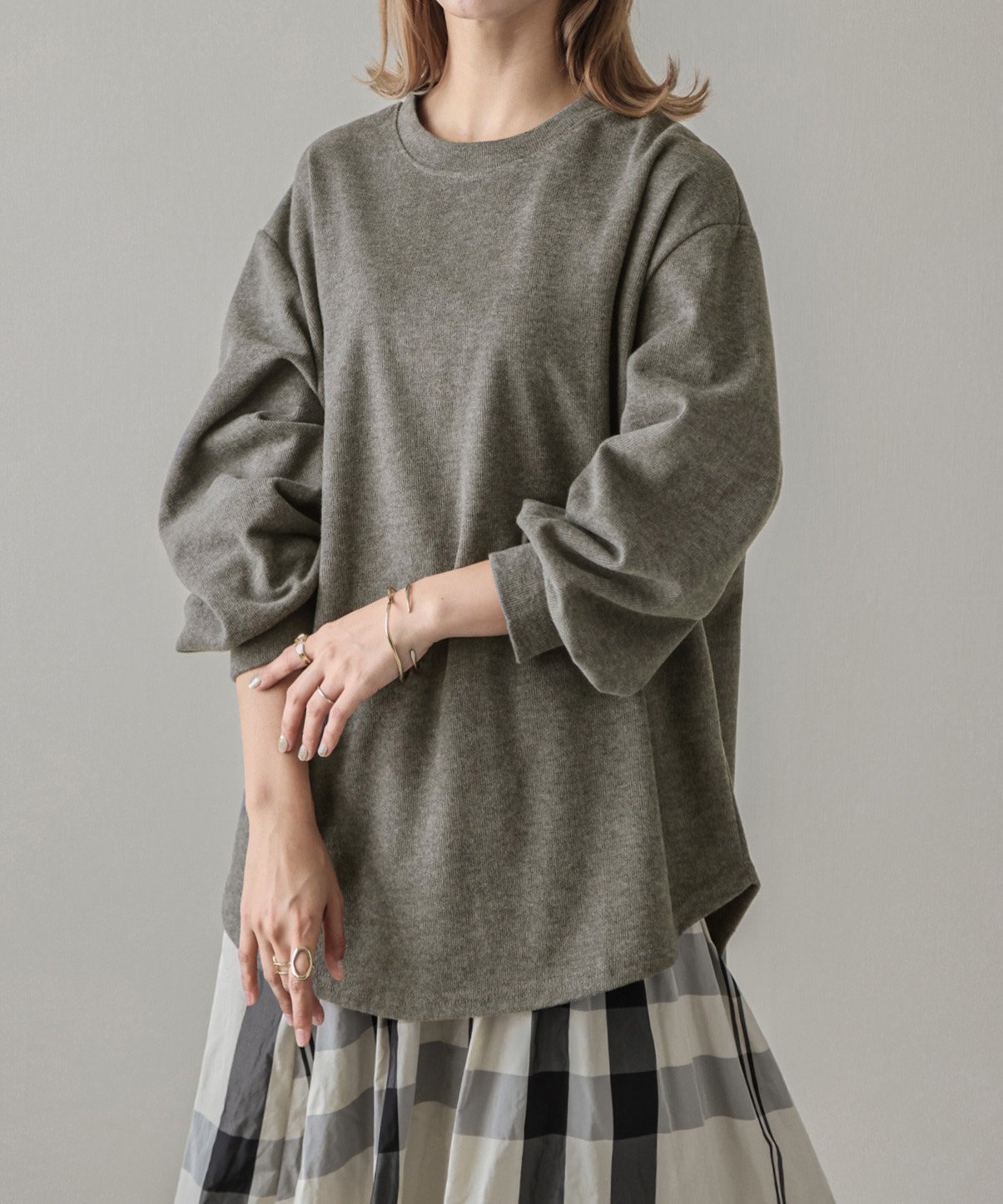 【ラジュール/Lajour】のボリュームスリーブプルオーバー インテリア・キッズ・メンズ・レディースファッション・服の通販 founy(ファニー) 　ファッション　Fashion　レディースファッション　Fashion for Women　トップス・カットソー　Cut & Sew Tops　カジュアルプルオーバー・ニットトップス　Pullovers & Knit Tops / Casual Pullovers　ボリューム袖・フリルスリーブブラウス　Voluminous & Ruffle Sleeves / Puffy Sleeve Tops　カットソー　Cut and Sewn Top　スリーブ　Sleeve, Long Sleeve / Short Sleeve　バランス　Balance, Style Balance　ベーシック　Basic, Essential　ルーズ　Loose, Oversized　グレー|ID: prp329100004795891 ipo3291000000034795309