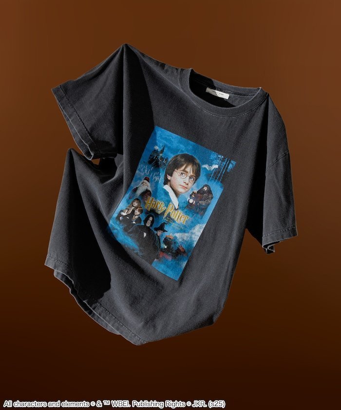 【フリークスストア/FREAK'S STORE】の「Harry Potter」 ポスターTシャツ 25AW インテリア・キッズ・メンズ・レディースファッション・服の通販 founy(ファニー) 　ファッション　Fashion　レディースファッション　Fashion for Women　トップス・カットソー　Cut & Sew Tops　シャツ・ブラウス・オフィスカジュアル　Elegant Blouses & Button-Ups　ロングTシャツ・Tシャツ　Longline T-Shirts & Tees　2025年　2025　2025-2026秋冬・A/W　Autumn/Winter 2025–26 AW25–26　冬　Winter / This Winter　フロント　Front, Front Design　ヴィンテージ　Vintage Style　A/W・秋冬　Autumn/Winter　チャコールグレー|ID: prp329100004795929 ipo3291000000034795483
