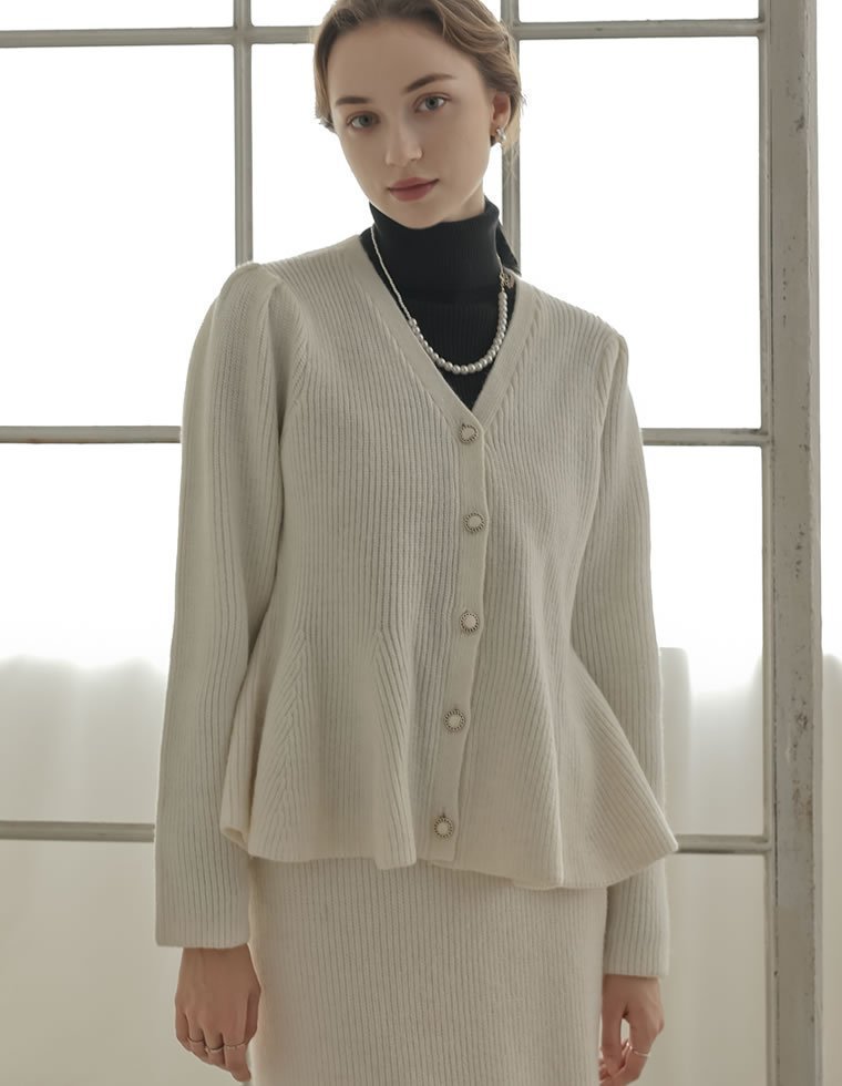 【リエディ/Re:EDIT】の畦編みペプラムラメニットカーディガン インテリア・キッズ・メンズ・レディースファッション・服の通販 founy(ファニー) 　ファッション　Fashion　レディースファッション　Fashion for Women　トップス・カットソー　Cut & Sew Tops　ニット　Knit Tops & Sweaters　カーディガン・羽織り　Layered Style Cardigans　畦編みニット・テクスチャードトップス　Ribbed Knit Sweaters / Textured Knit Tops　畦　Ribbed Knit　カーディガン　Cardigan, Knitwear　シルバー　Silver, Metallic Silver　スラックス　Slacks, Dress Pants　セットアップ　Set-Up, Coordinated Outfit　デニム　Denim, Jeans Material　ドレープ　Drape, Draping Fabric　ペプラム　Peplum, Flared Hem　ボトム　Bottoms, Lower Wear　おすすめ　Recommended / Our Picks　エレガント 上品　Elegant　ホワイト|ID: prp329100004795941 ipo3291000000034795565