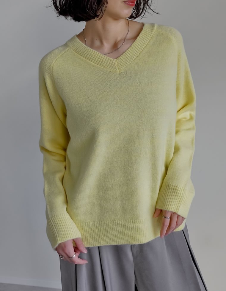 【リエディ/Re:EDIT】のアルパカタッチVネックニットプルオーバー インテリア・キッズ・メンズ・レディースファッション・服の通販 founy(ファニー) 　ファッション　Fashion　レディースファッション　Fashion for Women　トップス・カットソー　Cut & Sew Tops　ニット　Knit Tops & Sweaters　カジュアルプルオーバー・ニットトップス　Pullovers & Knit Tops / Casual Pullovers　Vネックトップス　V-Neck Tops / V-Cut Neckline Shirts　シンプル　Simple, Minimal　スニーカー　Sneakers, Trainers　スリーブ　Sleeve, Long Sleeve / Short Sleeve　デニム　Denim, Jeans Material　ネックレス　Necklace, Pendant Necklace　バランス　Balance, Style Balance　ベーシック　Basic, Essential　リラックス　Relax, Relaxed Fit　ワイド　Wide, Wide Fit　A/W・秋冬　Autumn/Winter　エレガント 上品　Elegant　イエロー|ID: prp329100004795945 ipo3291000000034795588