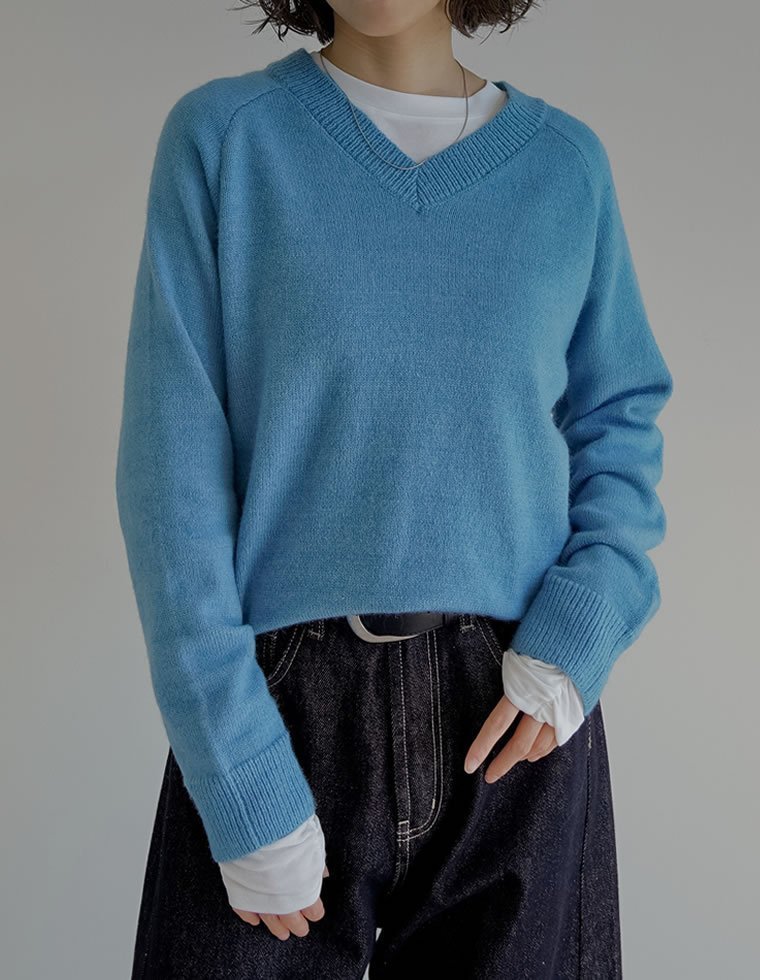 【リエディ/Re:EDIT】のアルパカタッチVネックニットプルオーバー インテリア・キッズ・メンズ・レディースファッション・服の通販 founy(ファニー) 　ファッション　Fashion　レディースファッション　Fashion for Women　トップス・カットソー　Cut & Sew Tops　ニット　Knit Tops & Sweaters　カジュアルプルオーバー・ニットトップス　Pullovers & Knit Tops / Casual Pullovers　Vネックトップス　V-Neck Tops / V-Cut Neckline Shirts　シンプル　Simple, Minimal　スニーカー　Sneakers, Trainers　スリーブ　Sleeve, Long Sleeve / Short Sleeve　デニム　Denim, Jeans Material　ネックレス　Necklace, Pendant Necklace　バランス　Balance, Style Balance　ベーシック　Basic, Essential　リラックス　Relax, Relaxed Fit　ワイド　Wide, Wide Fit　A/W・秋冬　Autumn/Winter　エレガント 上品　Elegant　ブルー|ID: prp329100004795945 ipo3291000000034795589