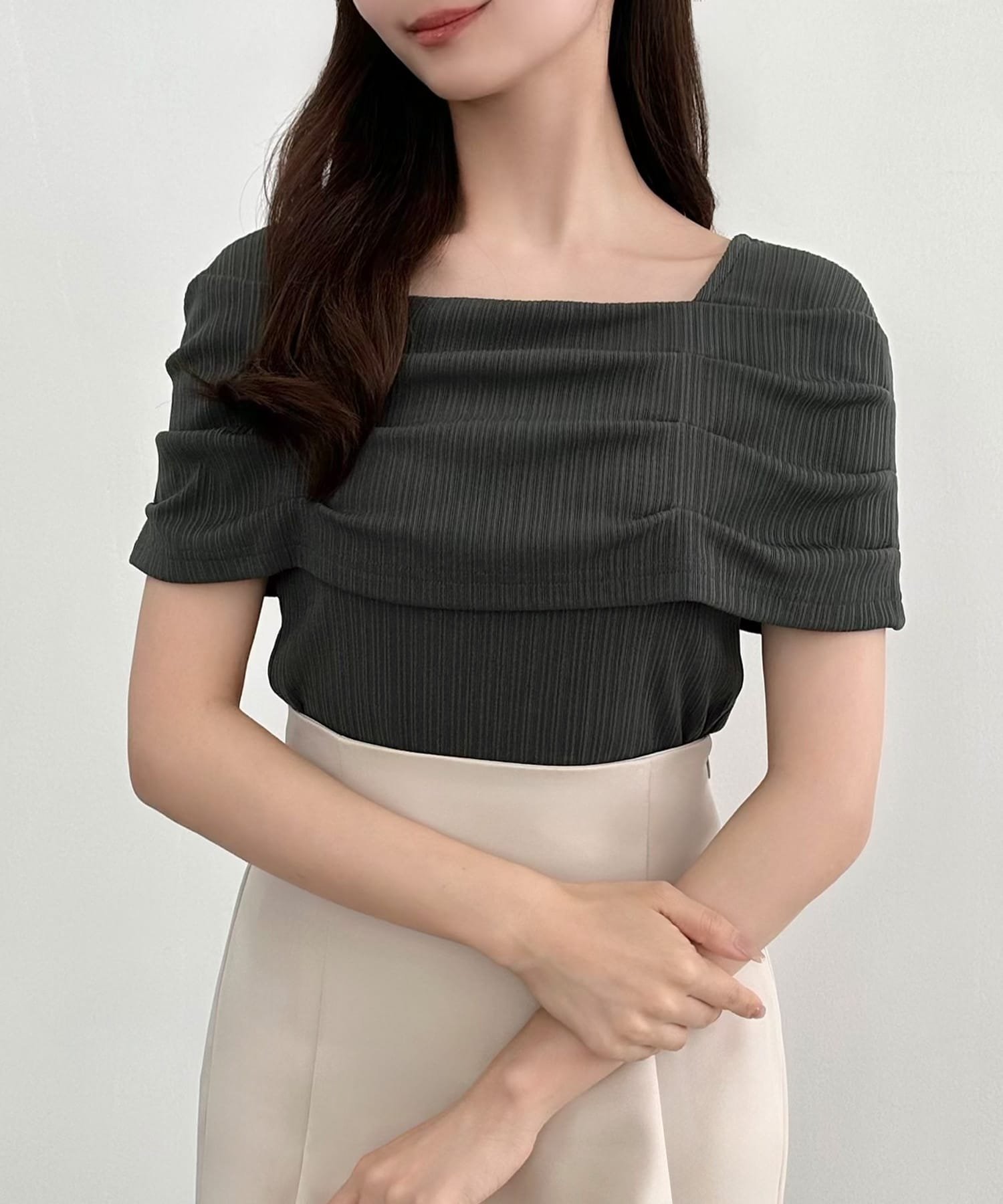 【ジュノア/JUNOAH】のCENEA オフショル風スクエアネックドレープリブカットソー インテリア・キッズ・メンズ・レディースファッション・服の通販 founy(ファニー) 　ファッション　Fashion　レディースファッション　Fashion for Women　トップス・カットソー　Cut & Sew Tops　カットソー・ベーシックTシャツ　Cut-and-Sewn Tops / Stretch Tees & Basics　チャコール|ID: prp329100004795969 ipo3291000000034795706