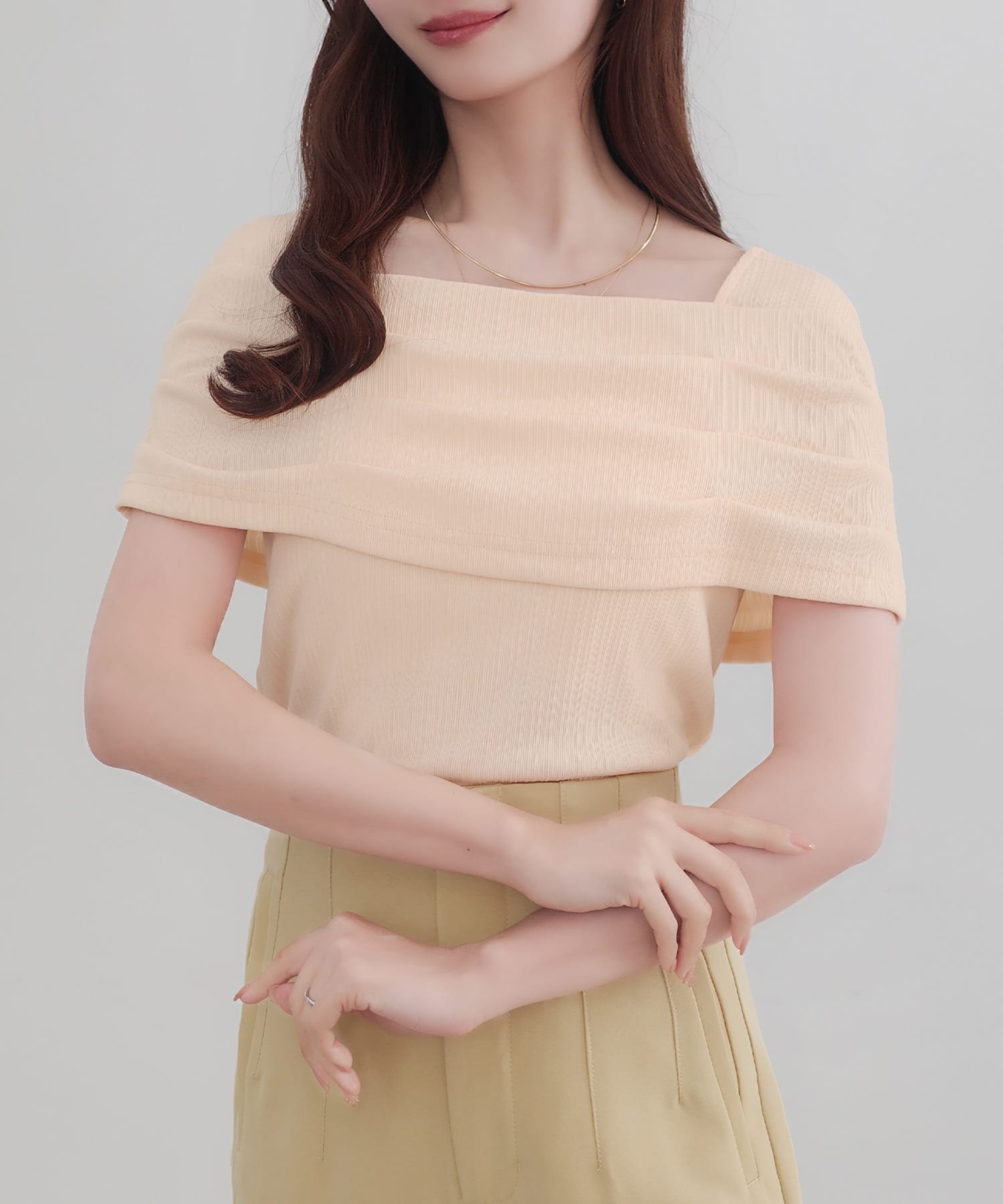 【ジュノア/JUNOAH】のCENEA オフショル風スクエアネックドレープリブカットソー インテリア・キッズ・メンズ・レディースファッション・服の通販 founy(ファニー) 　ファッション　Fashion　レディースファッション　Fashion for Women　トップス・カットソー　Cut & Sew Tops　カットソー・ベーシックTシャツ　Cut-and-Sewn Tops / Stretch Tees & Basics　クリーム|ID: prp329100004795969 ipo3291000000034795707