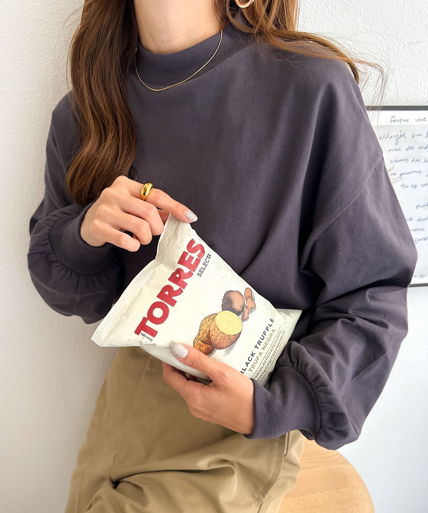 【アンドミー/andme】のモックネック ボリューム袖 長袖Tシャツ インテリア・キッズ・メンズ・レディースファッション・服の通販 founy(ファニー) 　ファッション　Fashion　レディースファッション　Fashion for Women　トップス・カットソー　Cut & Sew Tops　シャツ・ブラウス・オフィスカジュアル　Elegant Blouses & Button-Ups　ロングTシャツ・Tシャツ　Longline T-Shirts & Tees　ショルダー　Shoulder, Shoulder Strap　トレンド　Trend, Trending Now　ドロップ　Drop Shoulder, Dropped Style　人気　Popular, Best Seller　長袖　Long Sleeve, Full Sleeve　バランス　Balance, Style Balance　ベーシック　Basic, Essential　ボーダー　Border, Stripe　モックネック　Mock Neck, Short Turtleneck　無地　Plain, Solid Color　おすすめ　Recommended / Our Picks　スミクロ|ID: prp329100004796022 ipo3291000000034795941