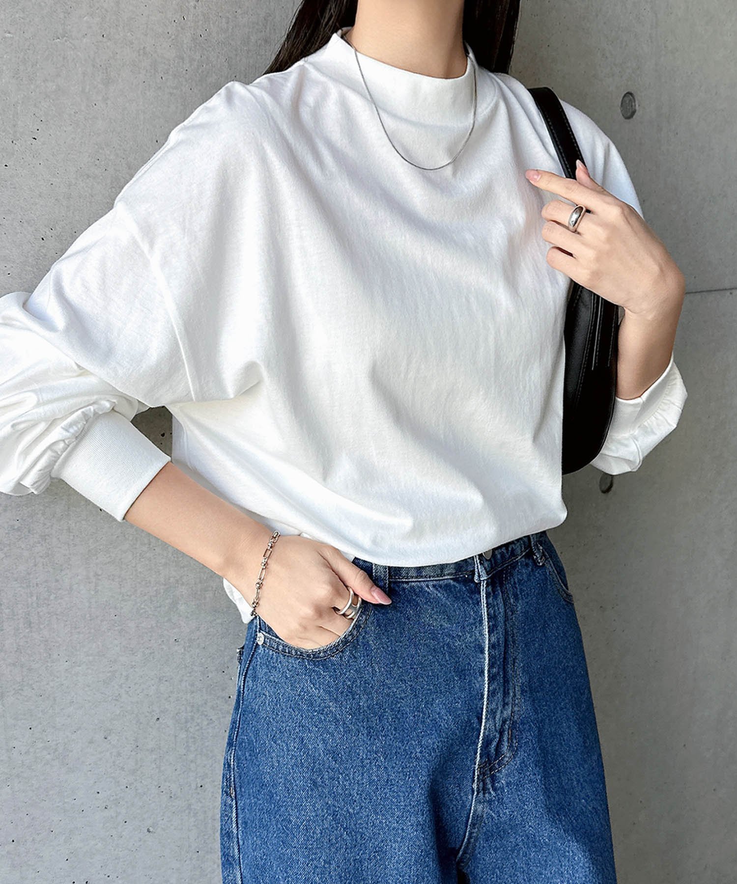 【アンドミー/andme】のモックネック ボリューム袖 長袖Tシャツ インテリア・キッズ・メンズ・レディースファッション・服の通販 founy(ファニー) 　ファッション　Fashion　レディースファッション　Fashion for Women　トップス・カットソー　Cut & Sew Tops　シャツ・ブラウス・オフィスカジュアル　Elegant Blouses & Button-Ups　ロングTシャツ・Tシャツ　Longline T-Shirts & Tees　ショルダー　Shoulder, Shoulder Strap　トレンド　Trend, Trending Now　ドロップ　Drop Shoulder, Dropped Style　人気　Popular, Best Seller　長袖　Long Sleeve, Full Sleeve　バランス　Balance, Style Balance　ベーシック　Basic, Essential　ボーダー　Border, Stripe　モックネック　Mock Neck, Short Turtleneck　無地　Plain, Solid Color　おすすめ　Recommended / Our Picks　オフホワイト|ID: prp329100004796022 ipo3291000000034795942