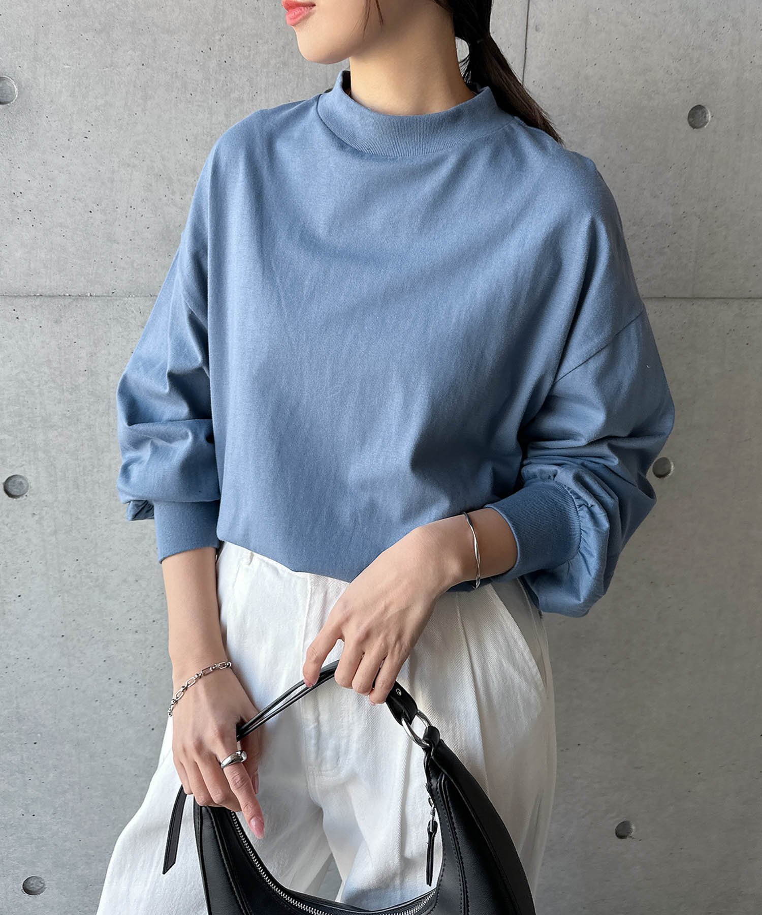 【アンドミー/andme】のモックネック ボリューム袖 長袖Tシャツ インテリア・キッズ・メンズ・レディースファッション・服の通販 founy(ファニー) 　ファッション　Fashion　レディースファッション　Fashion for Women　トップス・カットソー　Cut & Sew Tops　シャツ・ブラウス・オフィスカジュアル　Elegant Blouses & Button-Ups　ロングTシャツ・Tシャツ　Longline T-Shirts & Tees　ショルダー　Shoulder, Shoulder Strap　トレンド　Trend, Trending Now　ドロップ　Drop Shoulder, Dropped Style　人気　Popular, Best Seller　長袖　Long Sleeve, Full Sleeve　バランス　Balance, Style Balance　ベーシック　Basic, Essential　ボーダー　Border, Stripe　モックネック　Mock Neck, Short Turtleneck　無地　Plain, Solid Color　おすすめ　Recommended / Our Picks　ブルーグレー|ID: prp329100004796022 ipo3291000000034795946